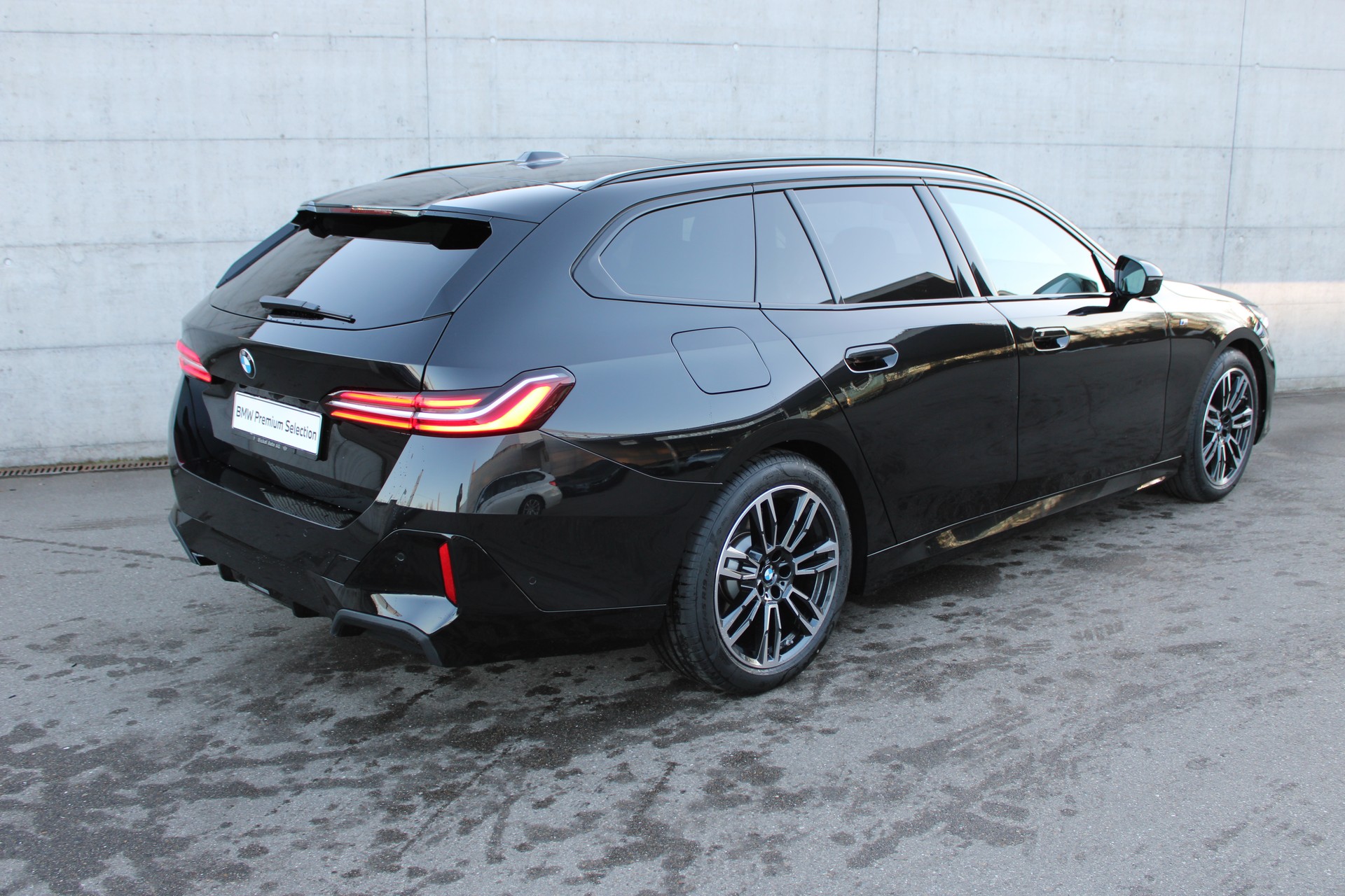 BMW 520d xDrive Touring M Sport-image-4