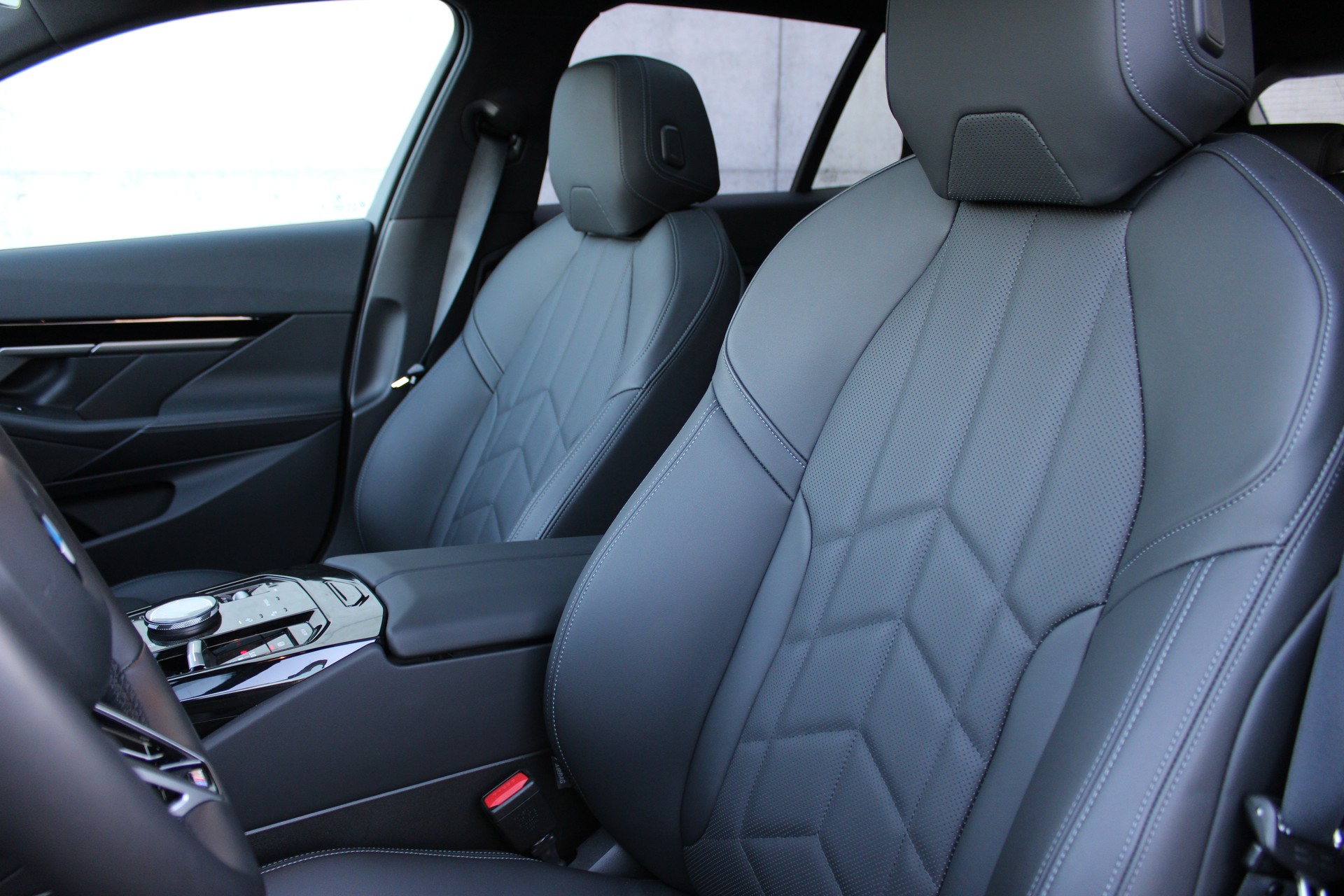 BMW 520d xDrive Touring M Sport-image-13