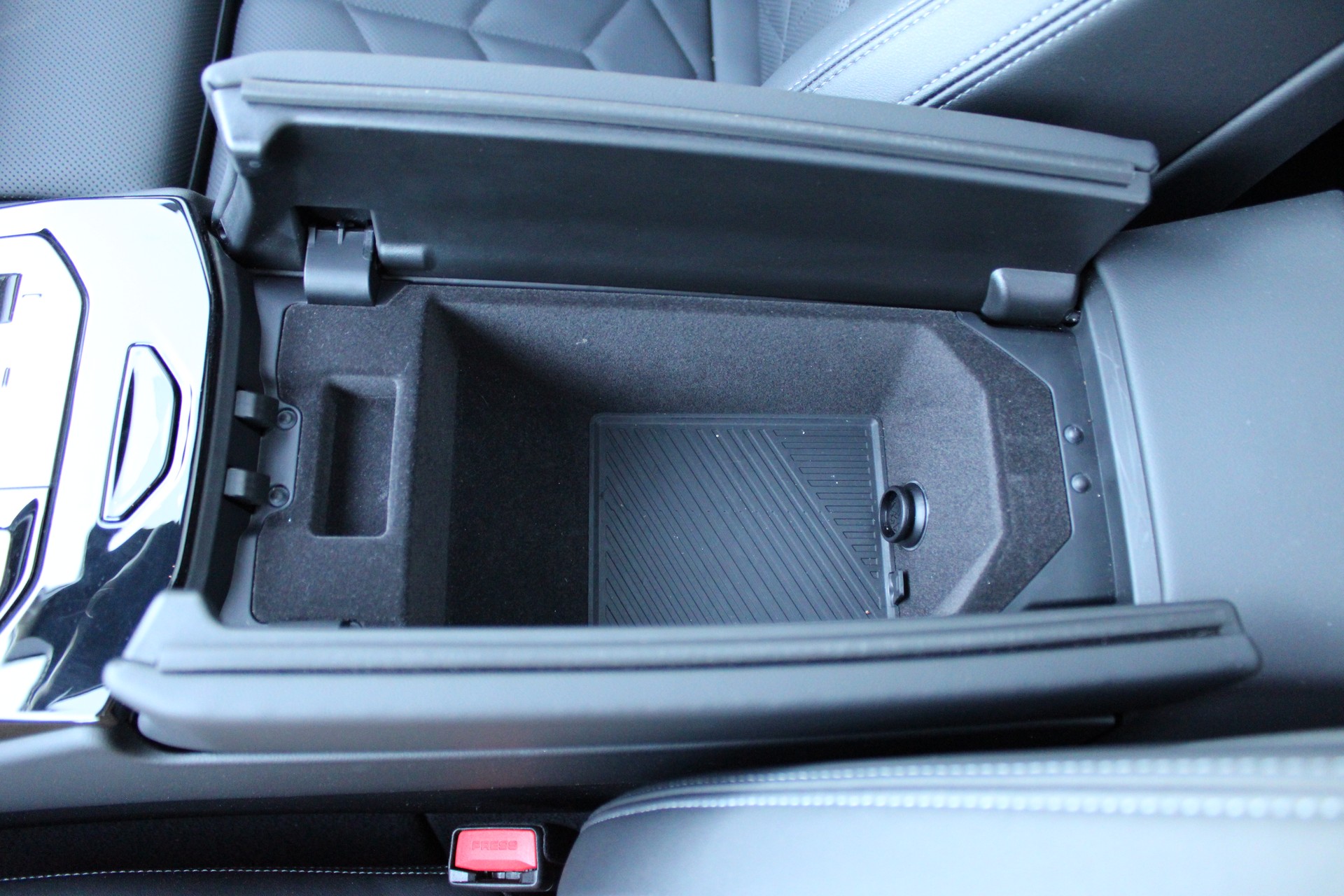 BMW 520d xDrive Touring M Sport-image-12