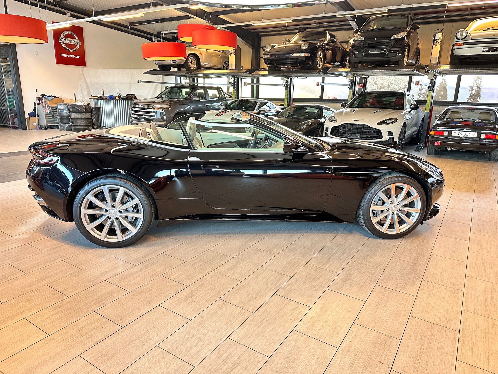 ASTON MARTIN Volante-image-3