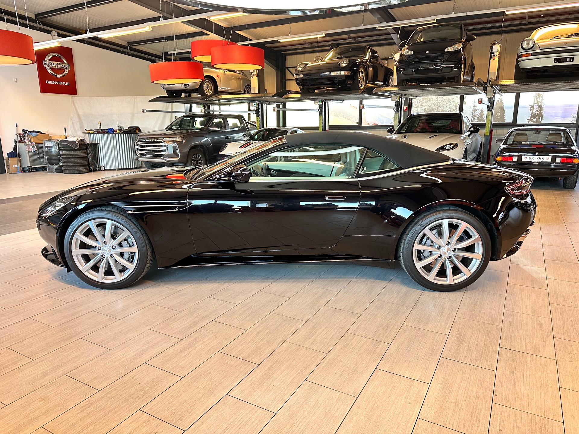 ASTON MARTIN Volante-image-2
