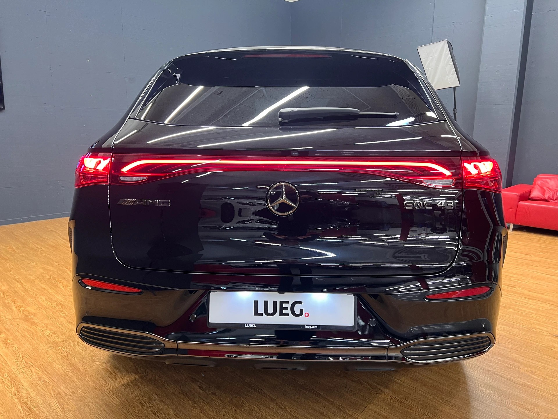 MERCEDES-BENZ EQE SUV AMG 43 4M - AMG / DISTRONIC / 360 Grad Kamera / Head-Up Display-image-4