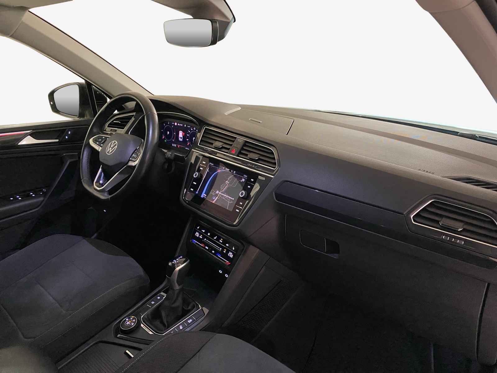 VW Tiguan 2.0 TDI SCR Elegance 4Motion DSG-image-13