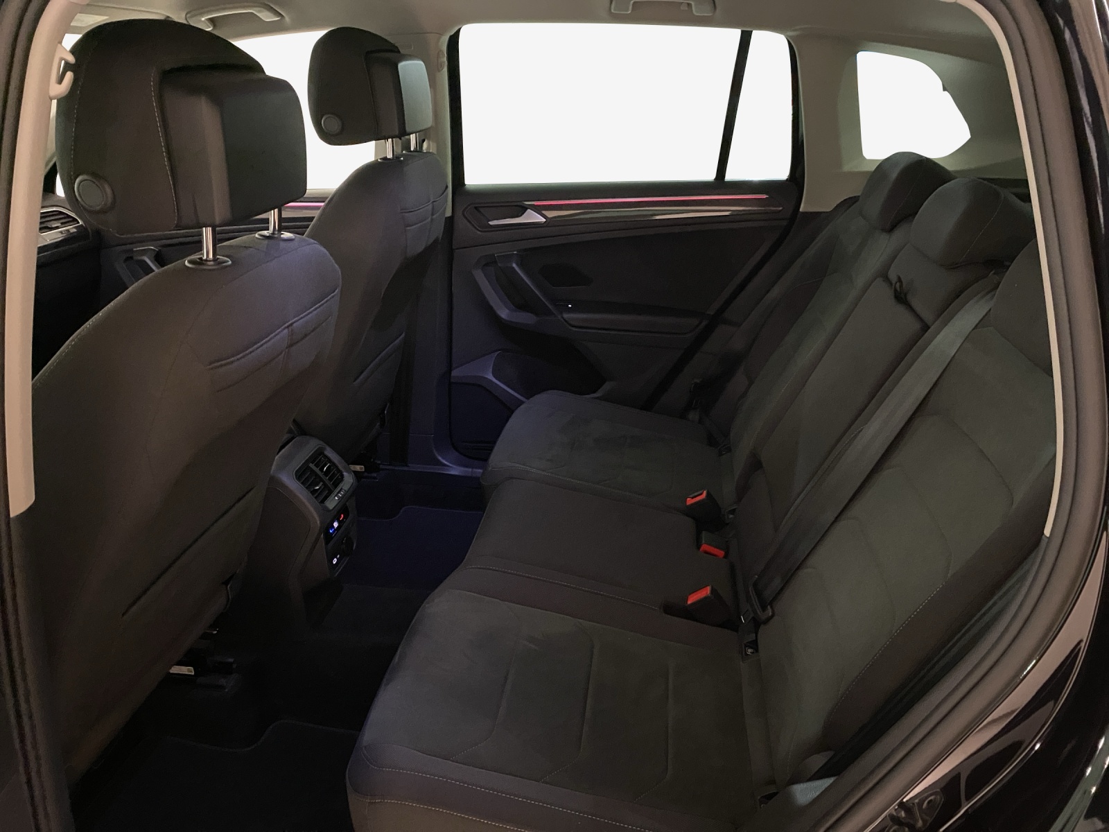 VW Tiguan 2.0 TDI SCR Elegance 4Motion DSG-image-11