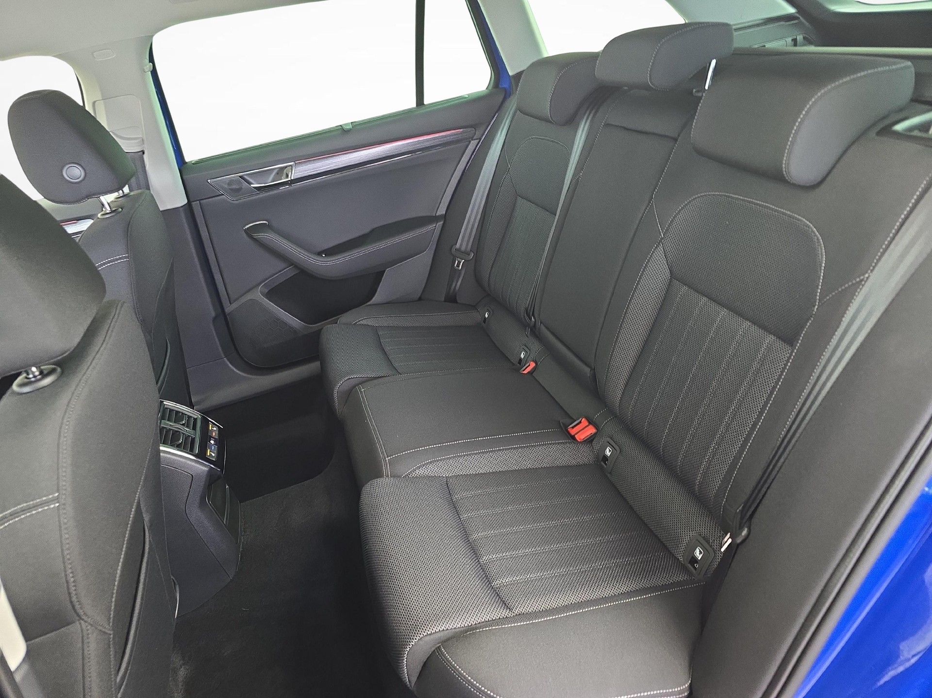 SKODA Combi 1.5 Style TSI DSG / Jetzt mit attraktivem 1.99% Leasing-image-10