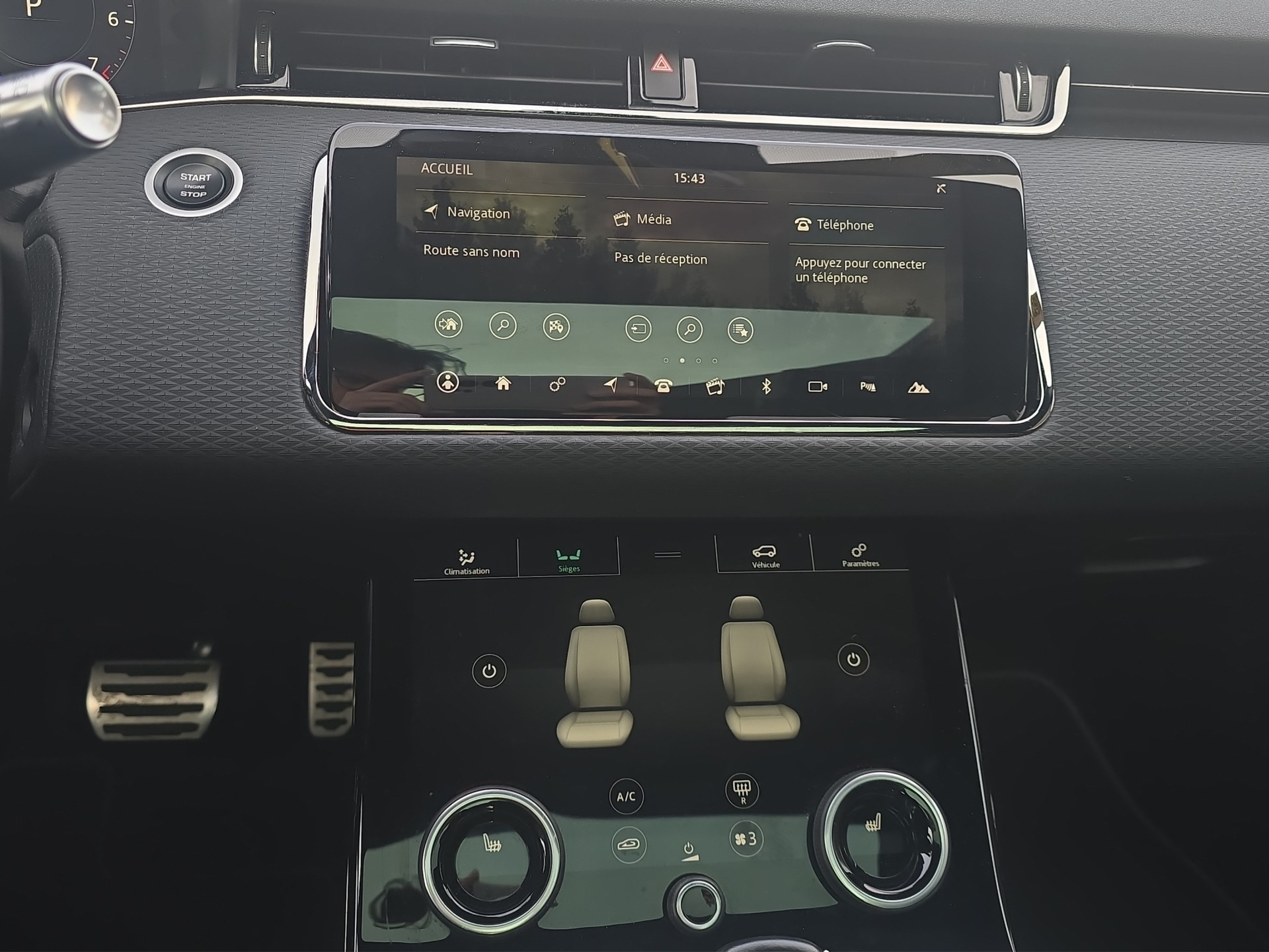 LAND ROVER Range Rover Evoque R-Dynamic P 200 AT9-image-12