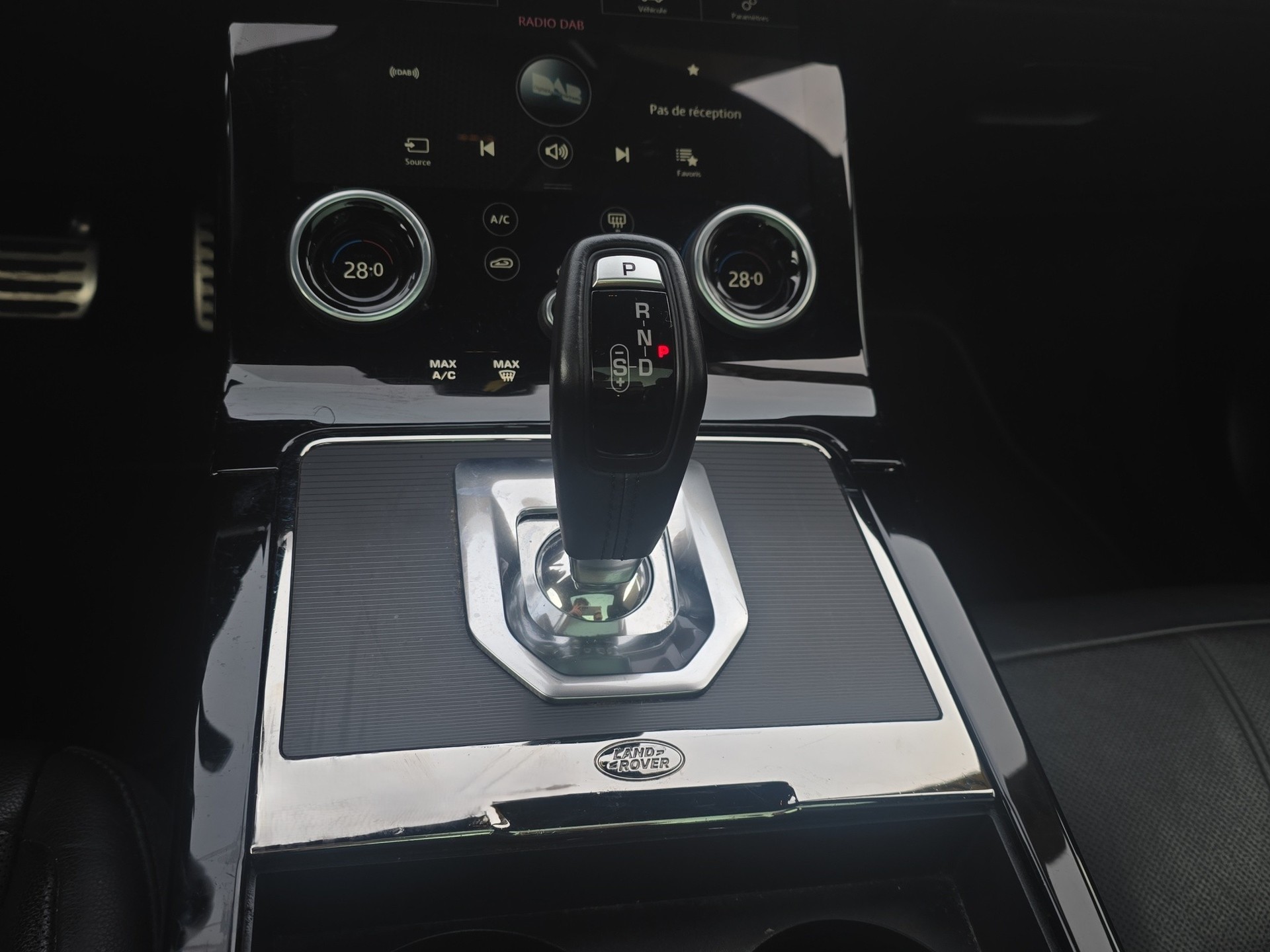 LAND ROVER Range Rover Evoque R-Dynamic P 200 AT9-image-11