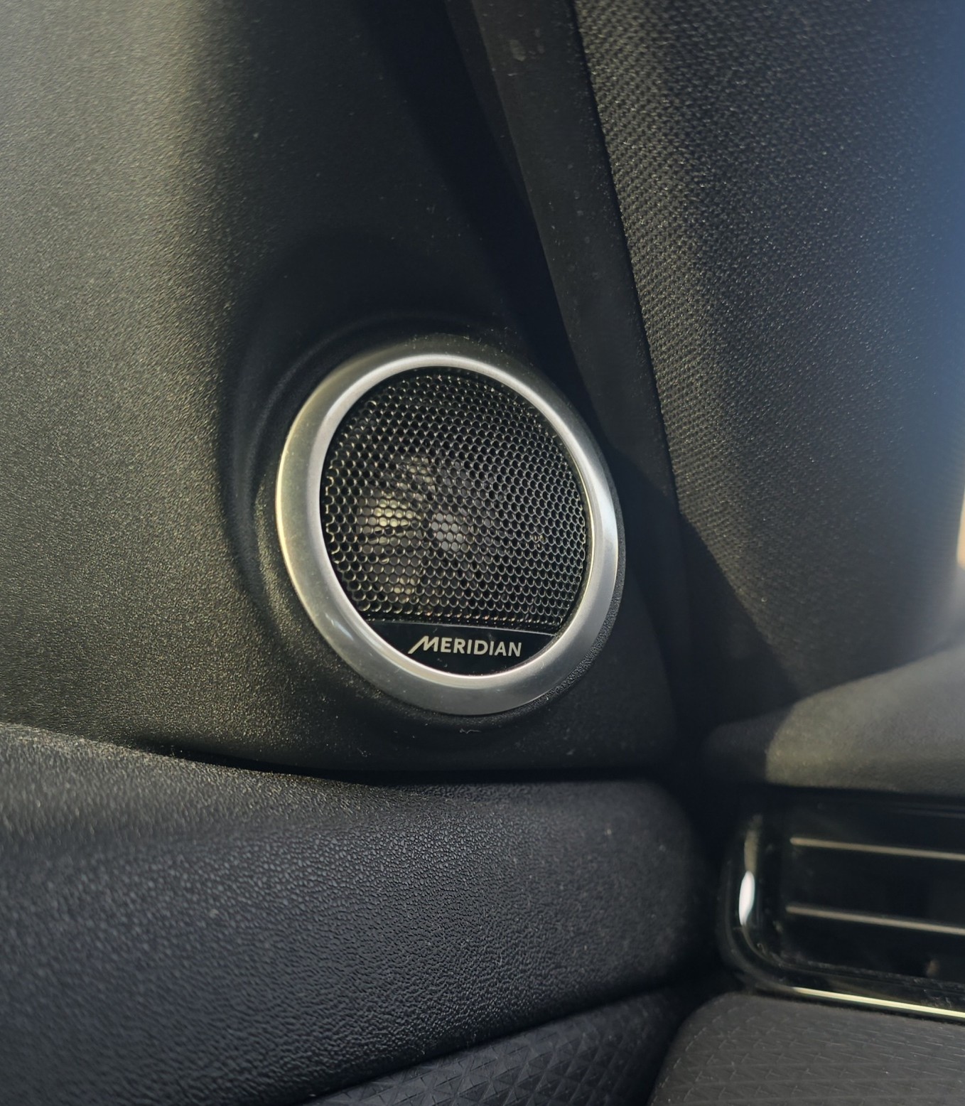 LAND ROVER Range Rover Evoque R-Dynamic P 200 AT9-image-15