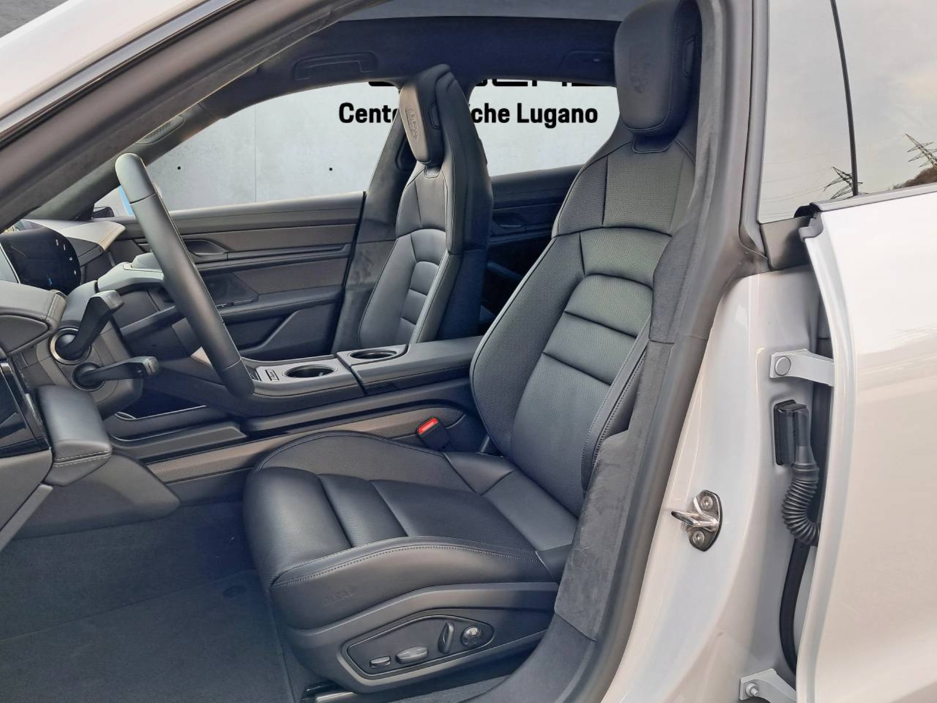 PORSCHE Taycan Turbo Cross Turismo-image-4