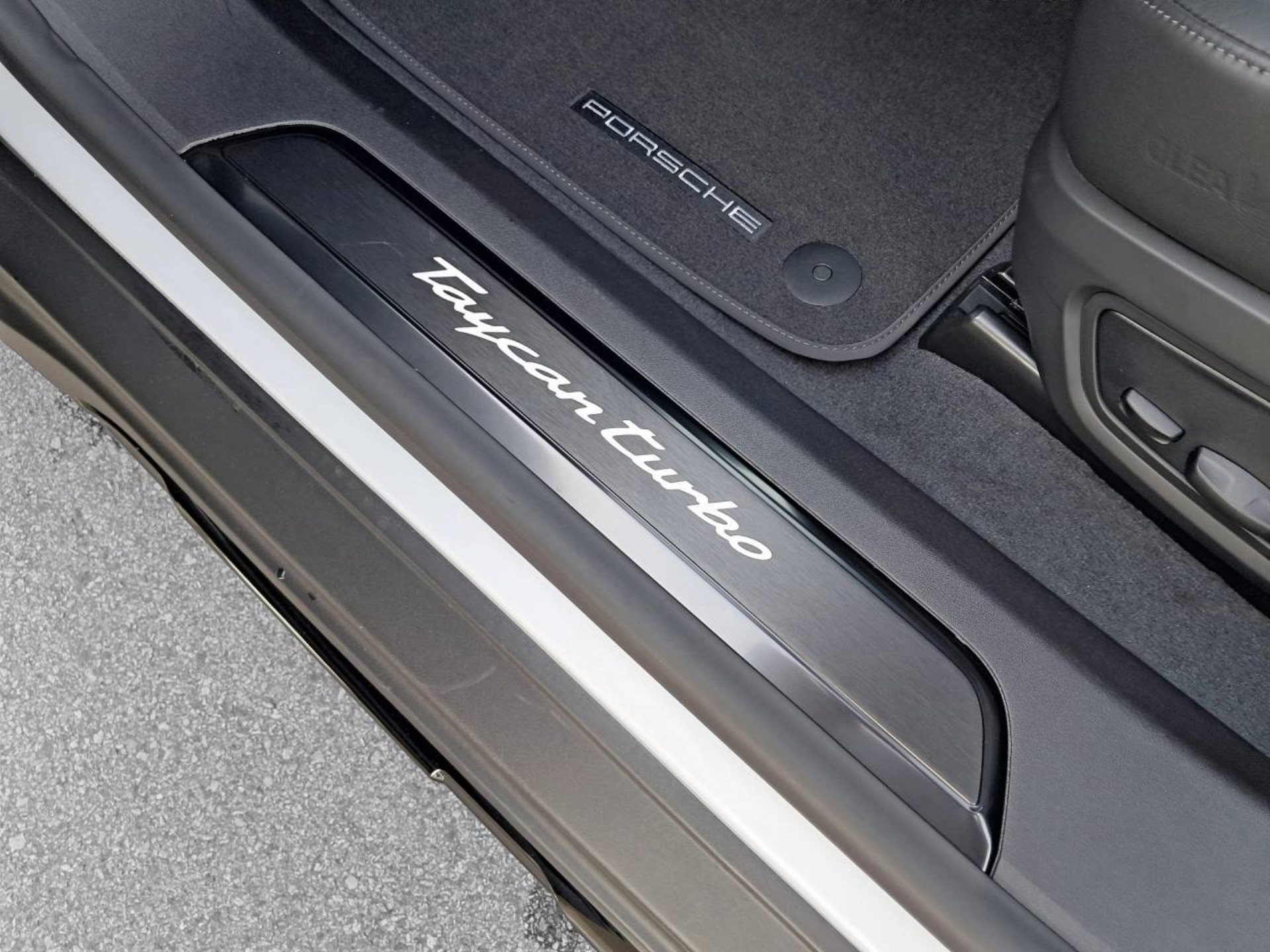 PORSCHE Taycan Turbo Cross Turismo-image-26