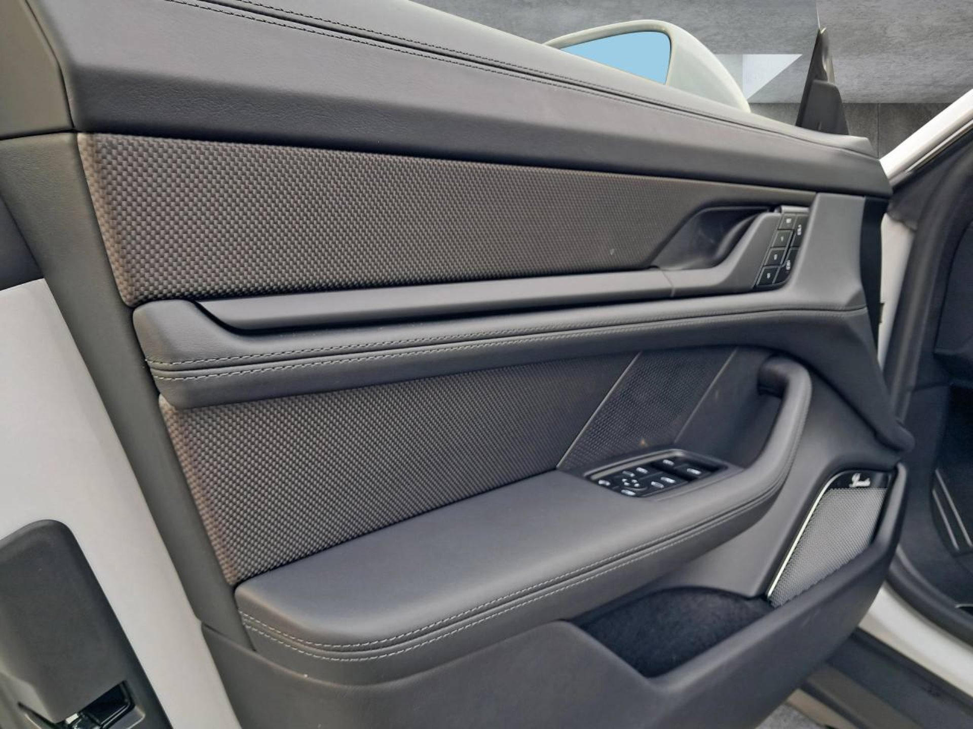 PORSCHE Taycan Turbo Cross Turismo-image-29