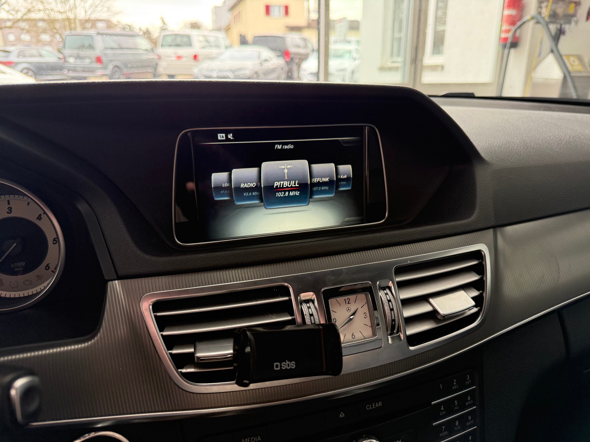 MERCEDES-BENZ E 250 BlueTEC Avantg. 4M-image-10