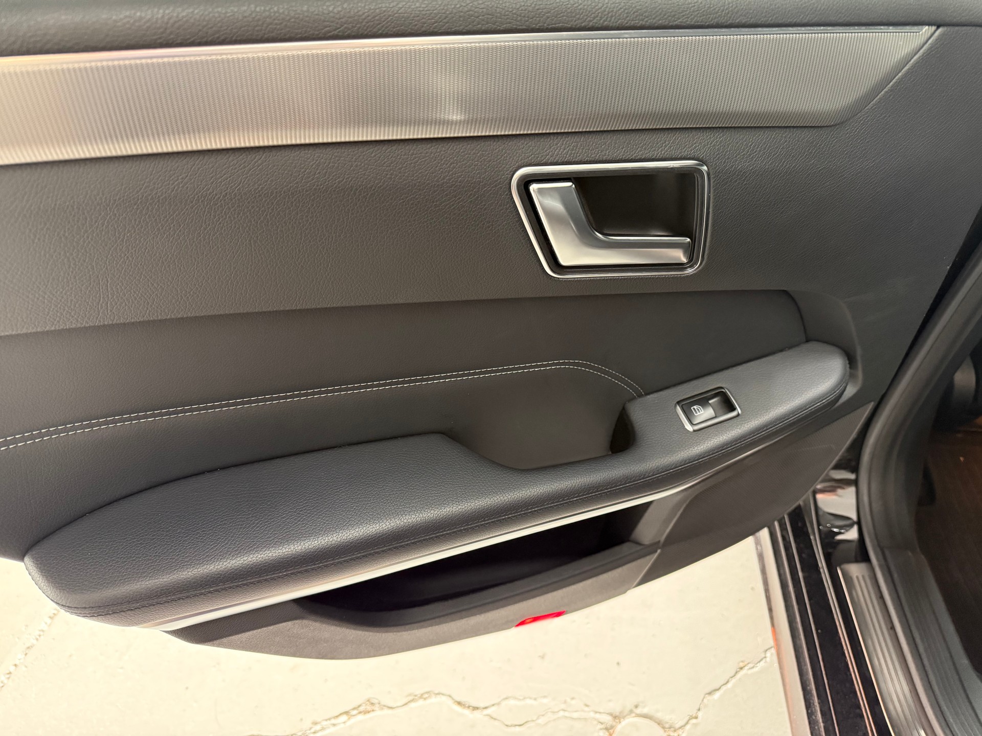 MERCEDES-BENZ E 250 BlueTEC Avantg. 4M-image-11