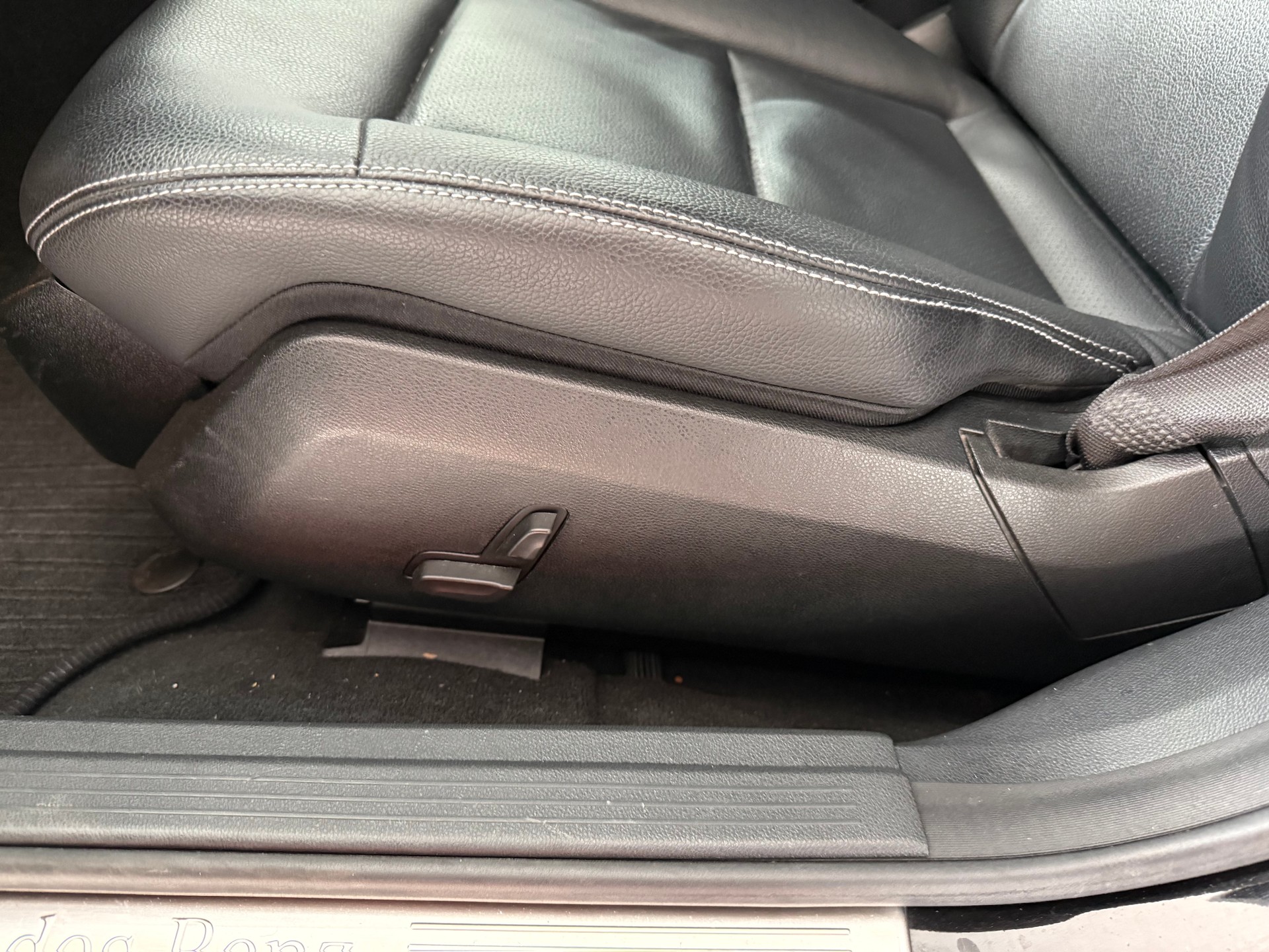 MERCEDES-BENZ E 250 BlueTEC Avantg. 4M-image-6