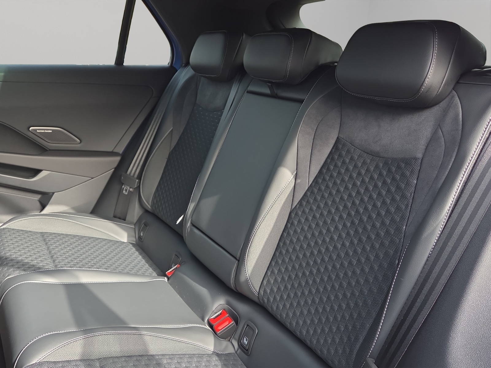 VW T-Roc 1.5 eTSI mHEV R-Line DSG-image-8