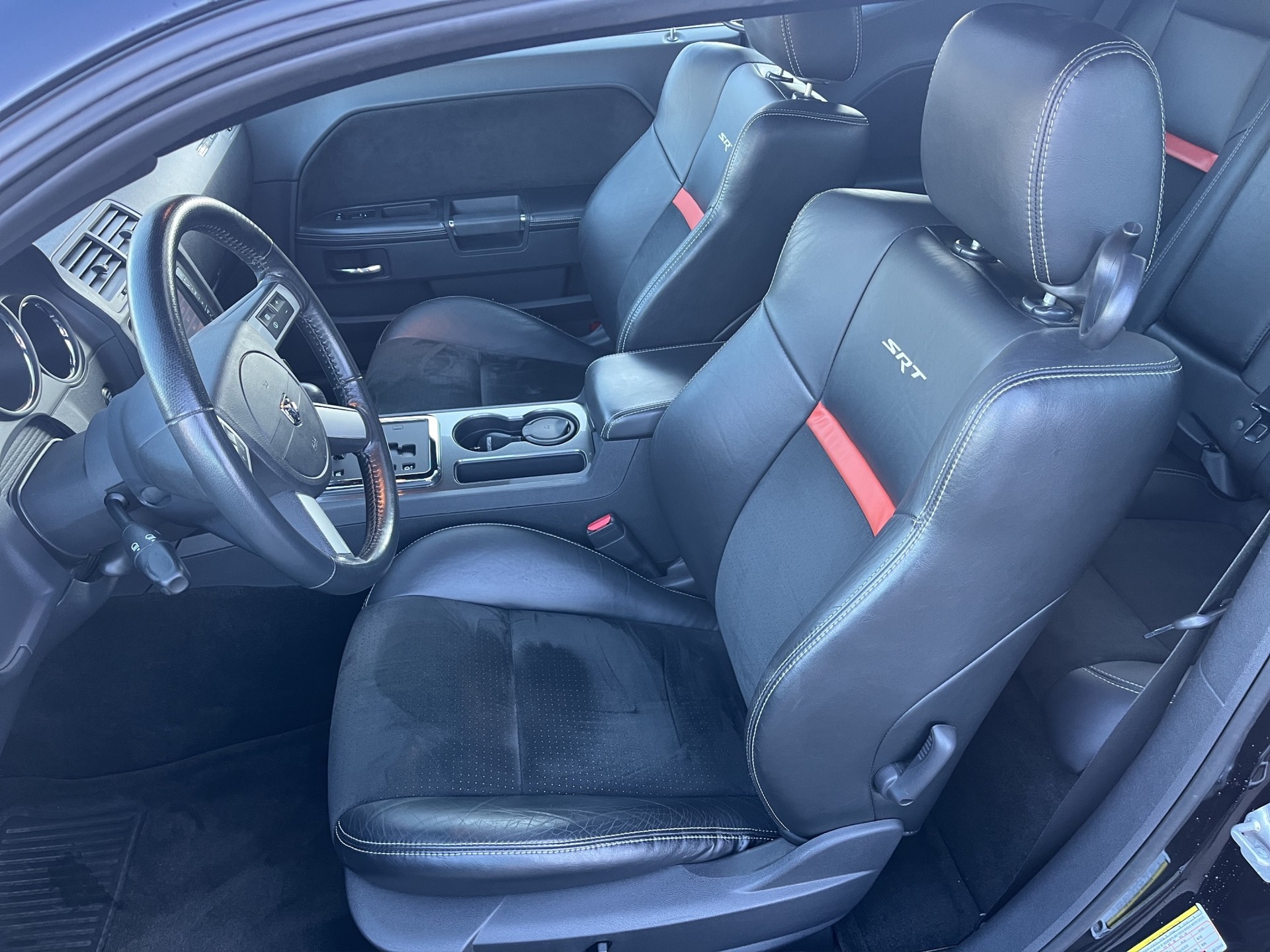 DODGE SRT8 First Edition-image-6