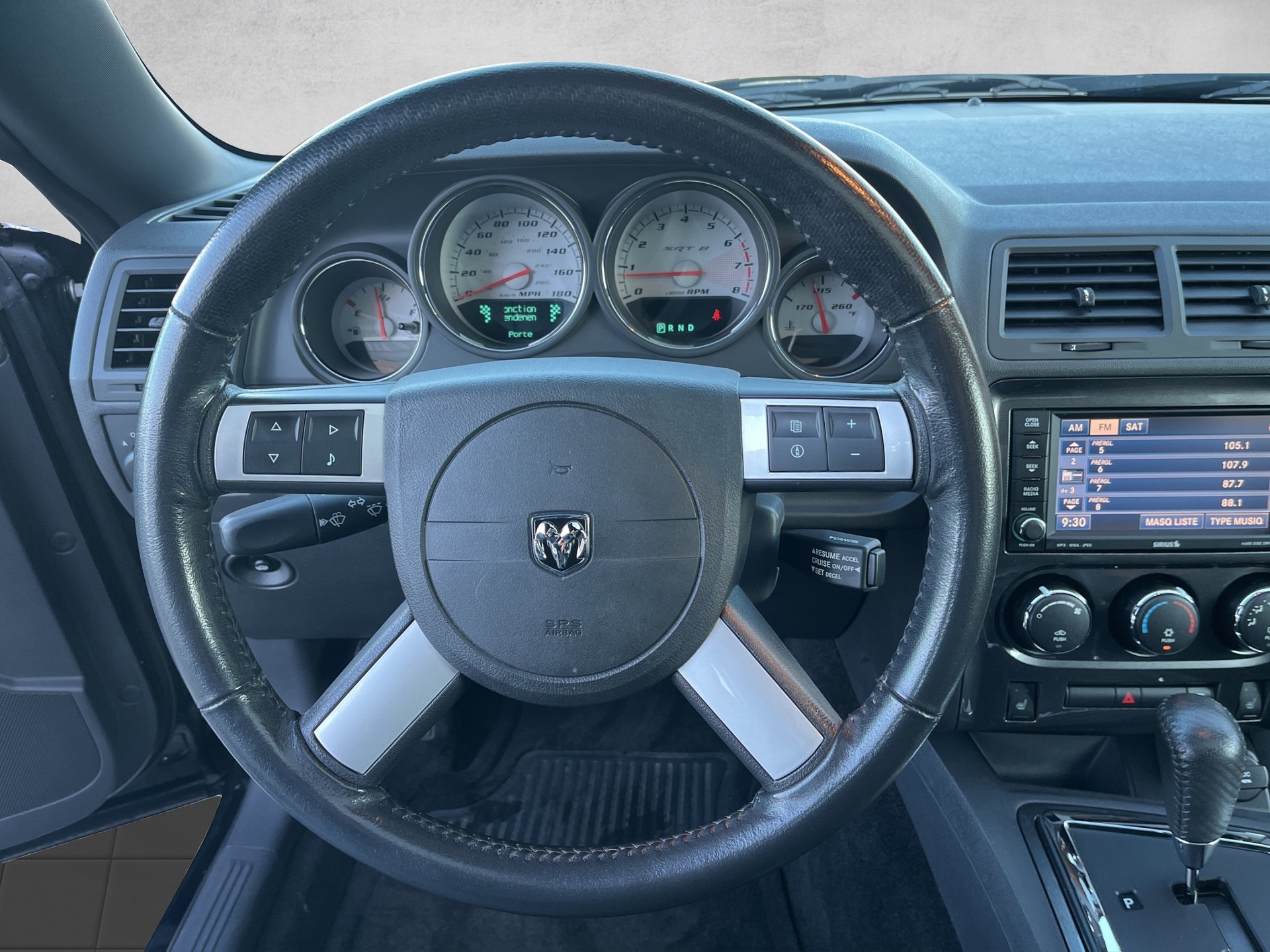 DODGE SRT8 First Edition-image-11