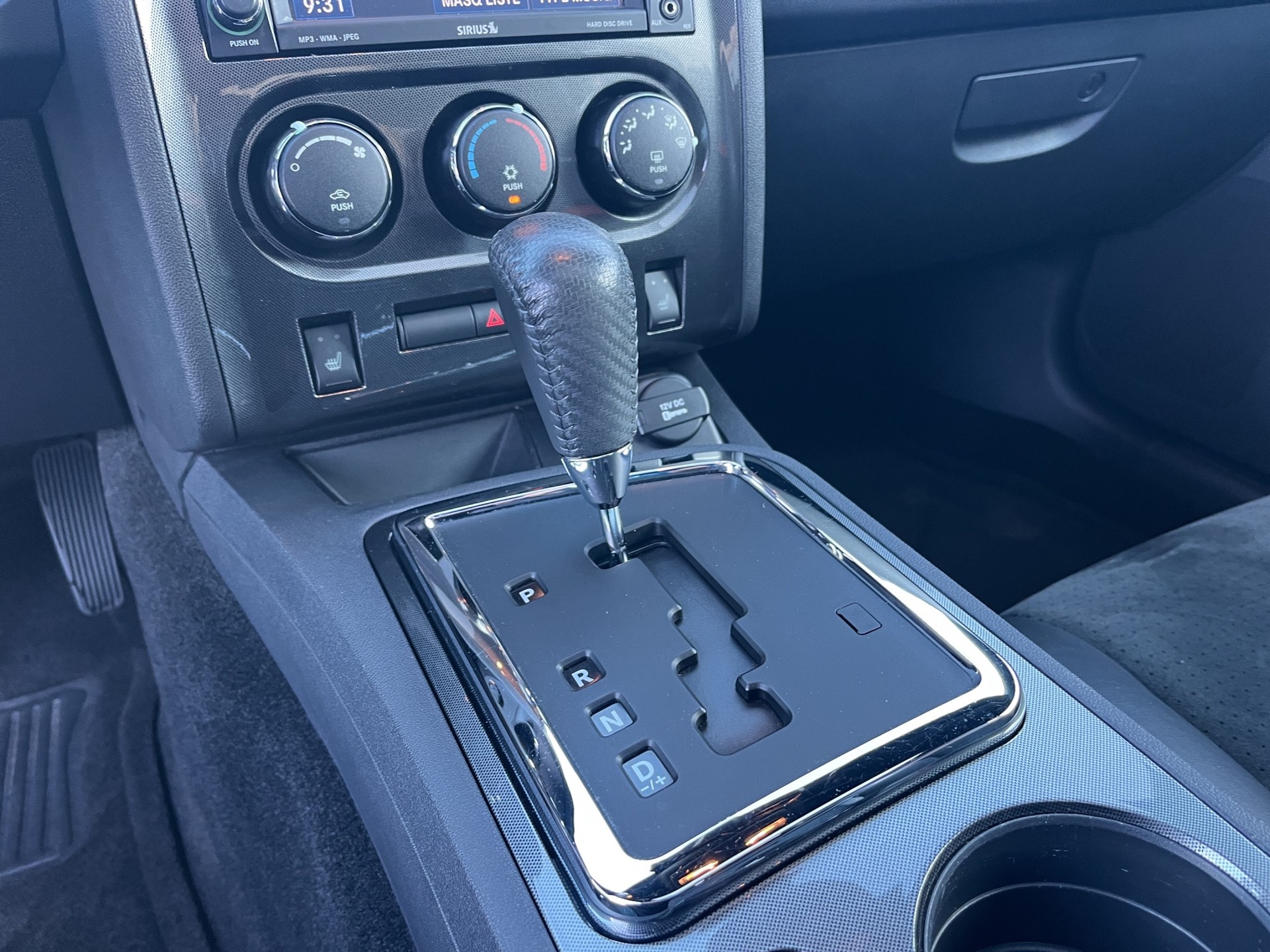 DODGE SRT8 First Edition-image-10