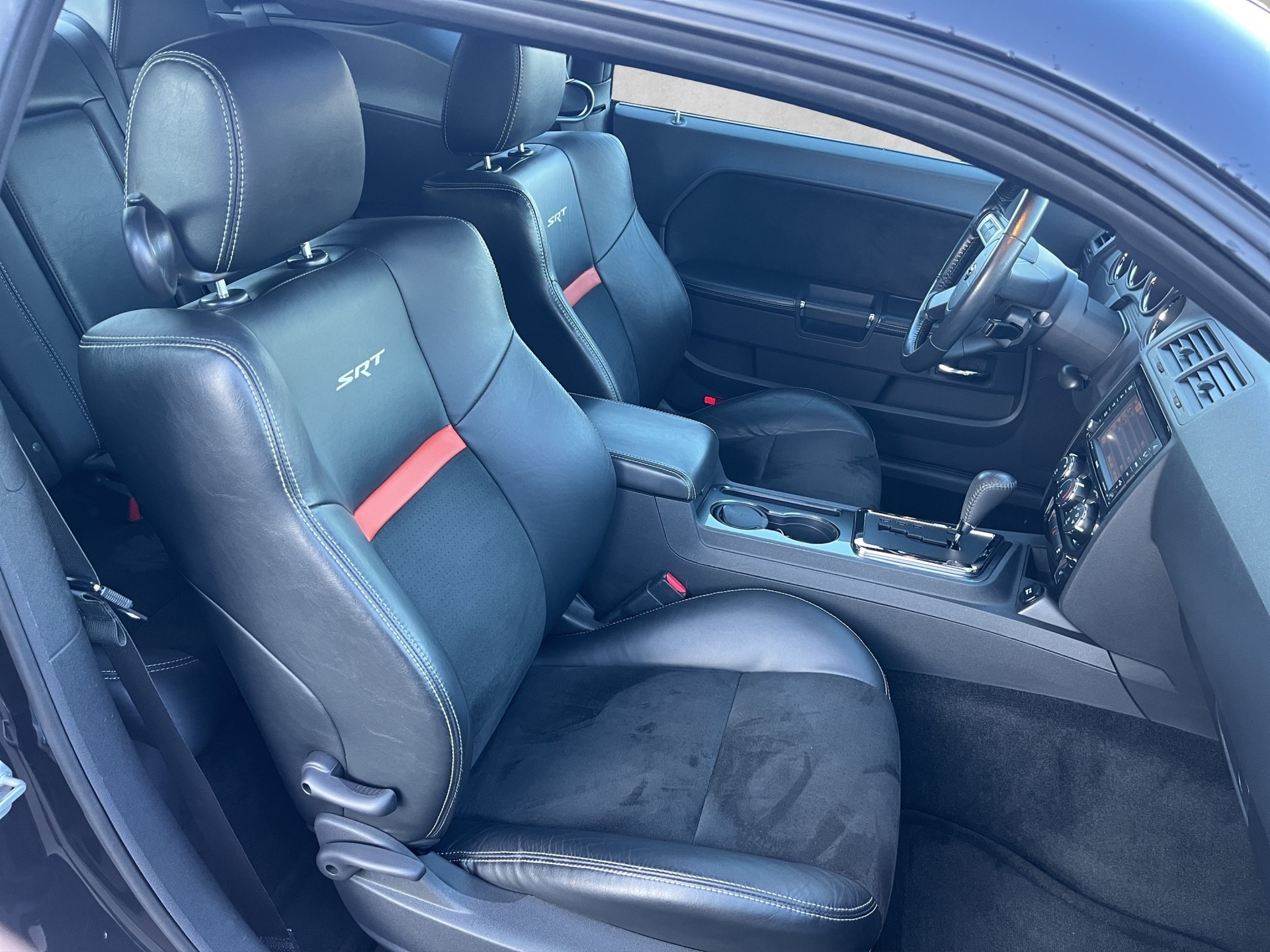 DODGE SRT8 First Edition-image-7