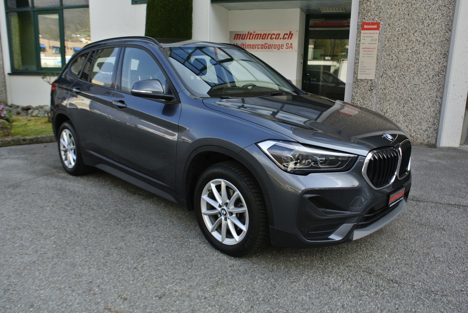 BMW X1 xDrive 18d Steptronic-showroom-element-3