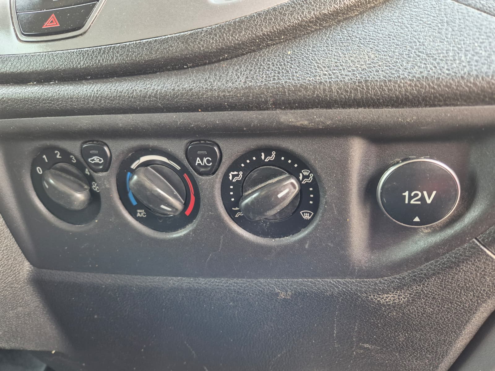 FORD Transit Van 350 L3H2 Trend FWD-image-8