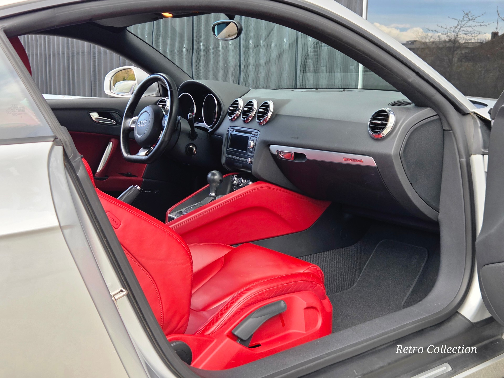AUDI TT Coupé 3.2 quattro - voiture CH - superbe configuration - carnet de services - expertisée du jour.-image-11