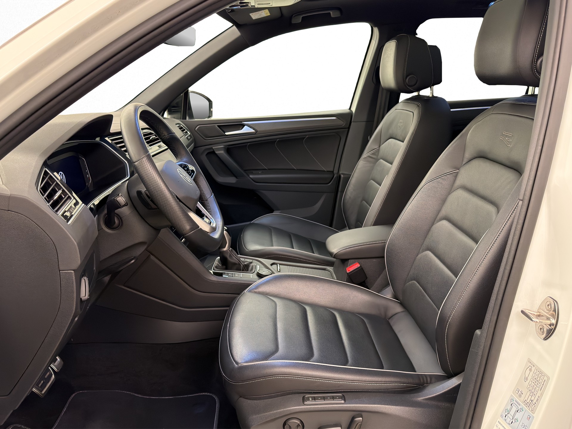 VW Tiguan 2.0 TSI R-Line DSG-image-4