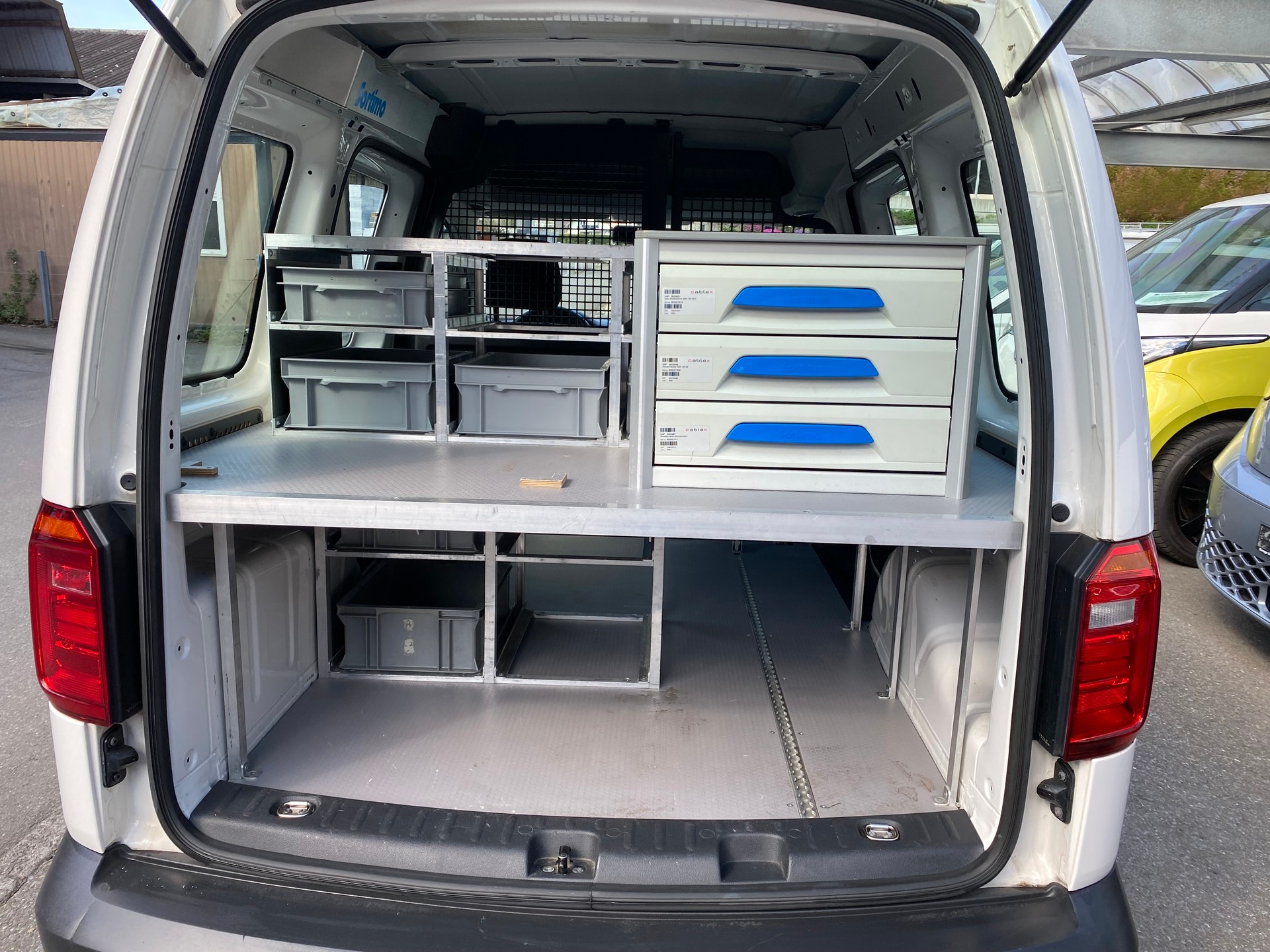 VW Caddy 2.0TDI 4Motion BlueMotion Technology-image-8