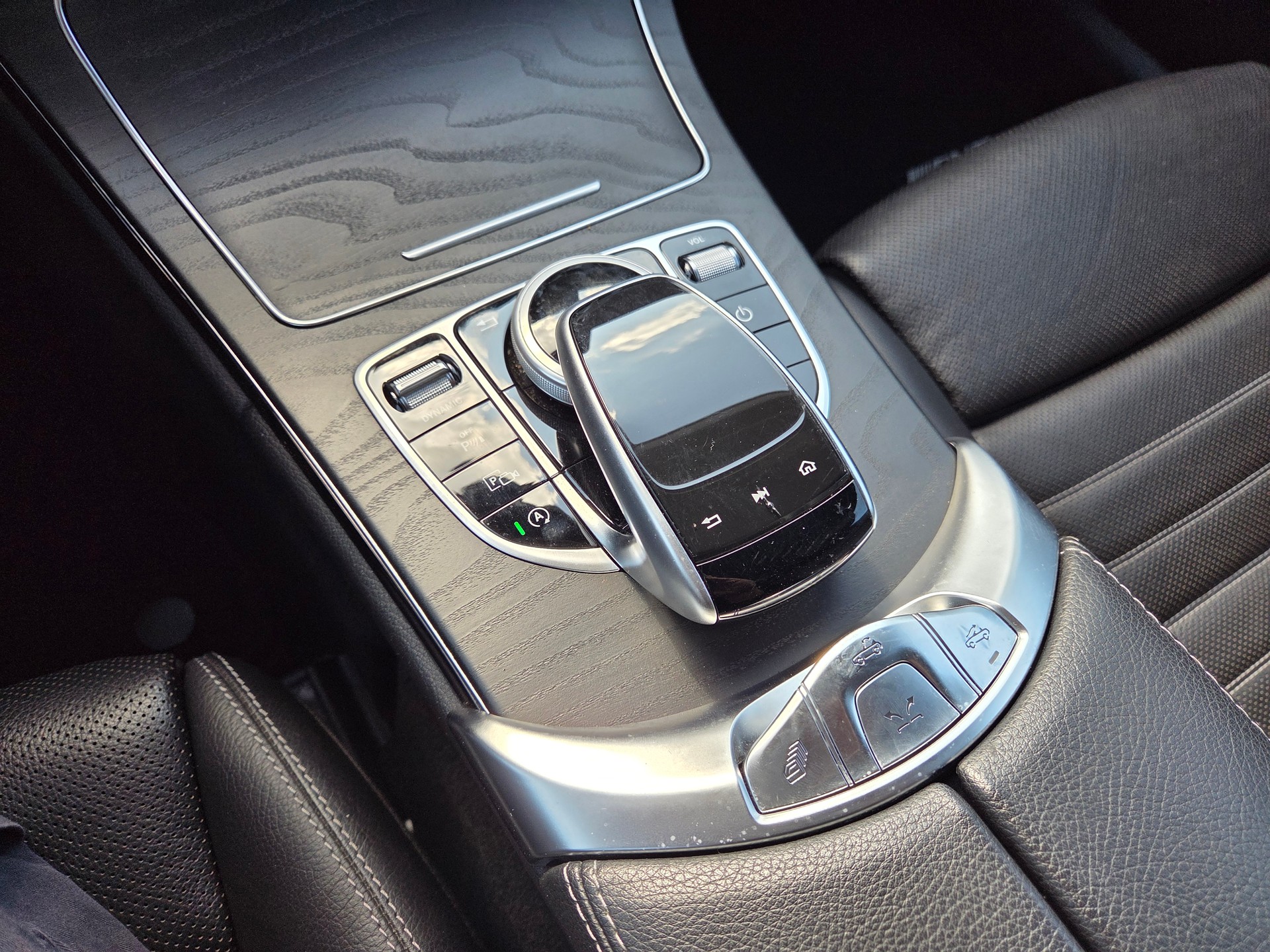 MERCEDES-BENZ C 200 AMG Line Cabriolet 4Matic 9G-Tronic-image-20