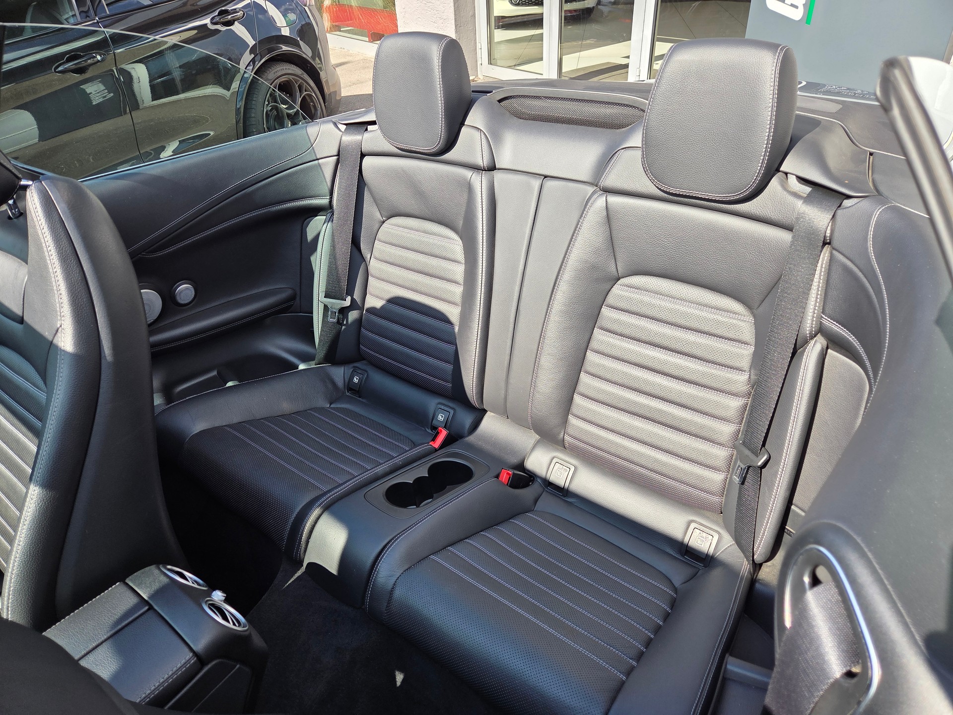 MERCEDES-BENZ C 200 AMG Line Cabriolet 4Matic 9G-Tronic-image-13