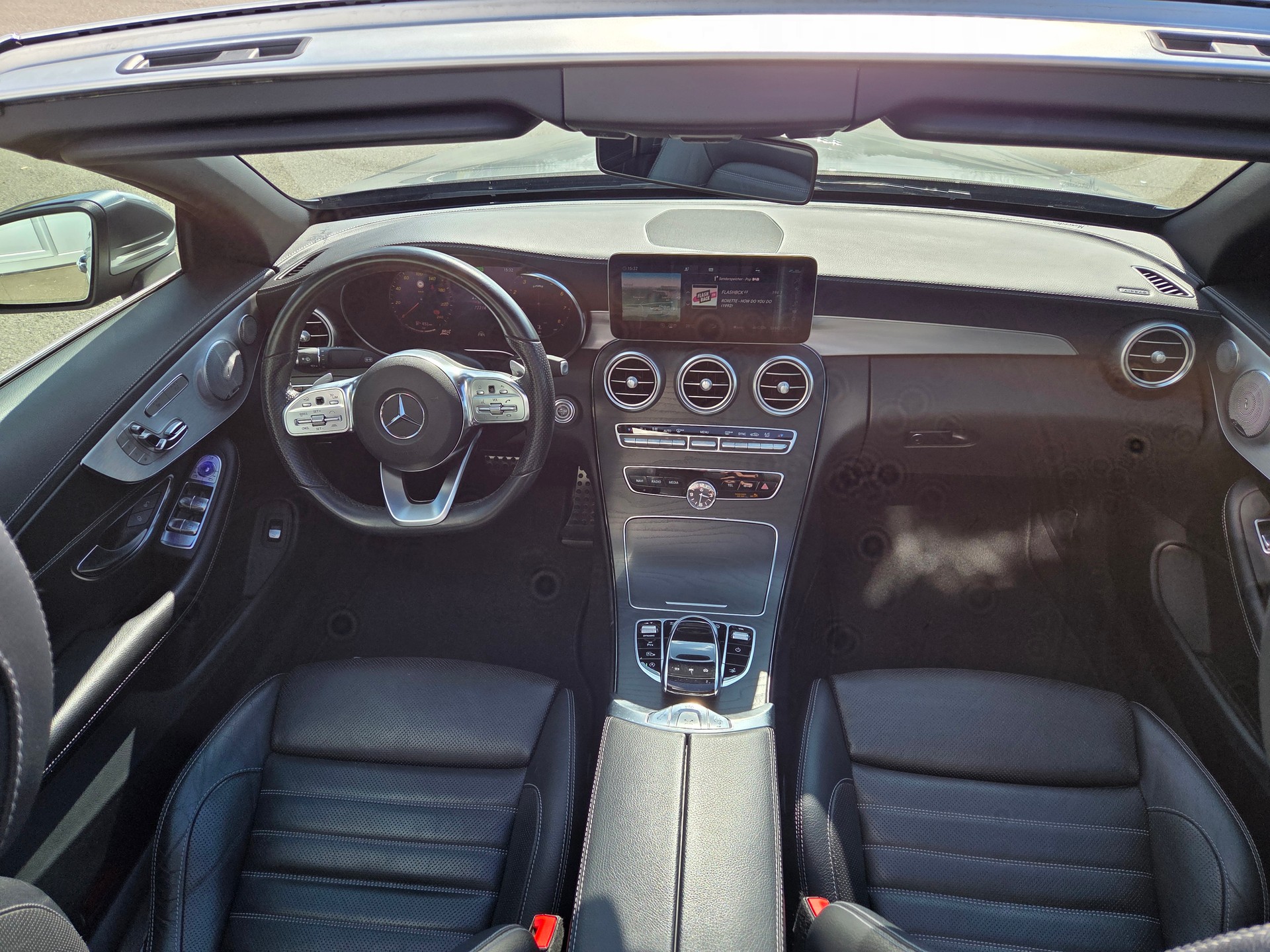 MERCEDES-BENZ C 200 AMG Line Cabriolet 4Matic 9G-Tronic-image-14