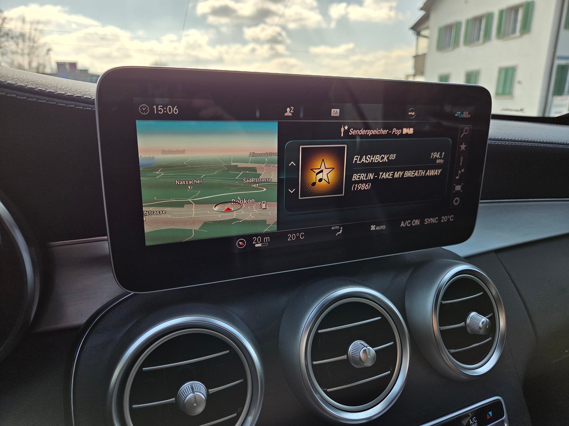 MERCEDES-BENZ C 200 AMG Line Cabriolet 4Matic 9G-Tronic-image-17