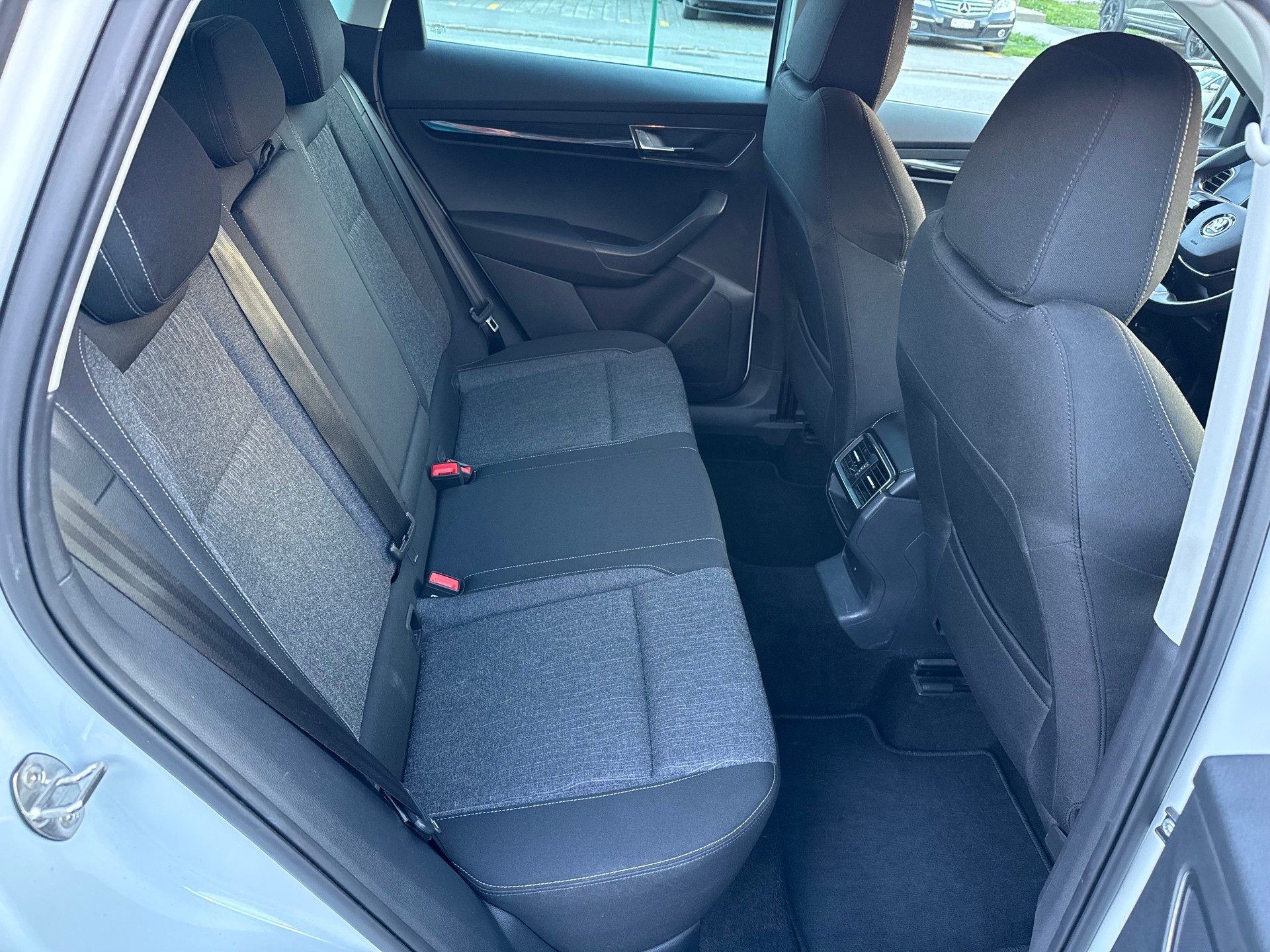 SKODA Karoq 2.0 TDI Style 4x4 DSG-image-15
