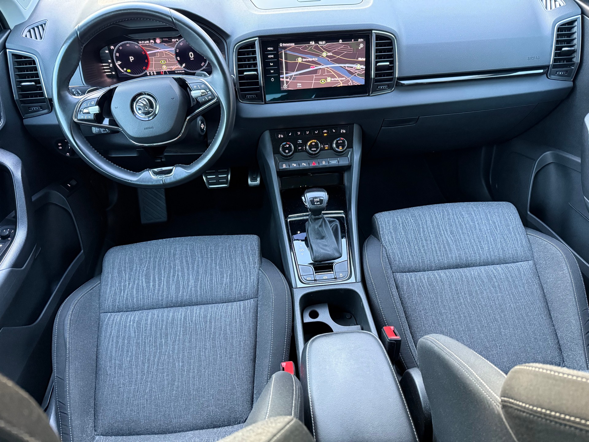 SKODA Karoq 2.0 TDI Style 4x4 DSG-image-18