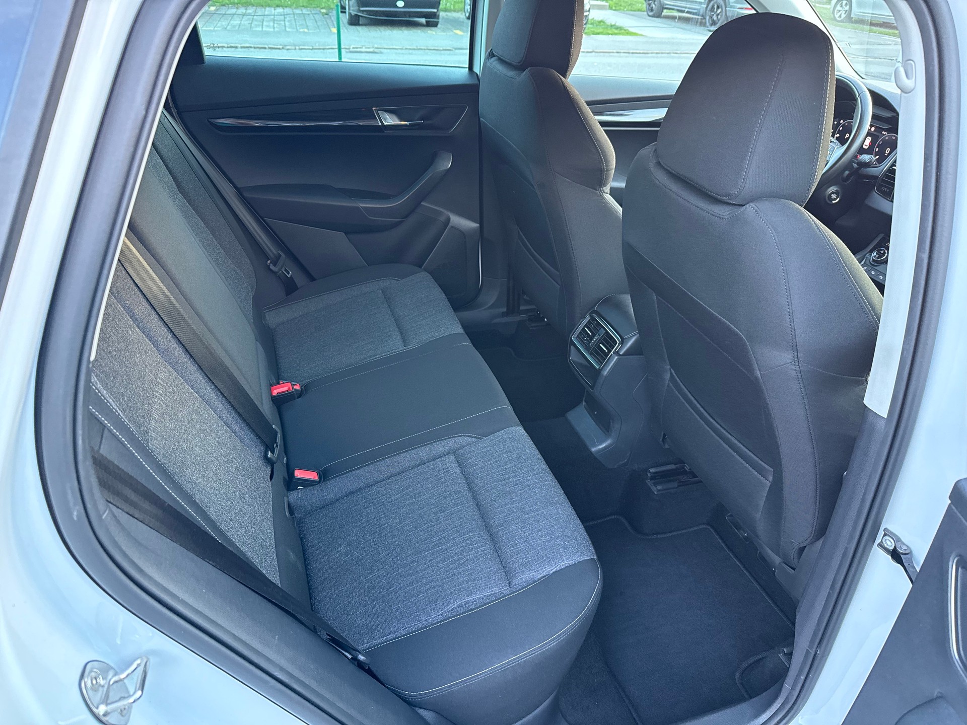 SKODA Karoq 2.0 TDI Style 4x4 DSG-image-14