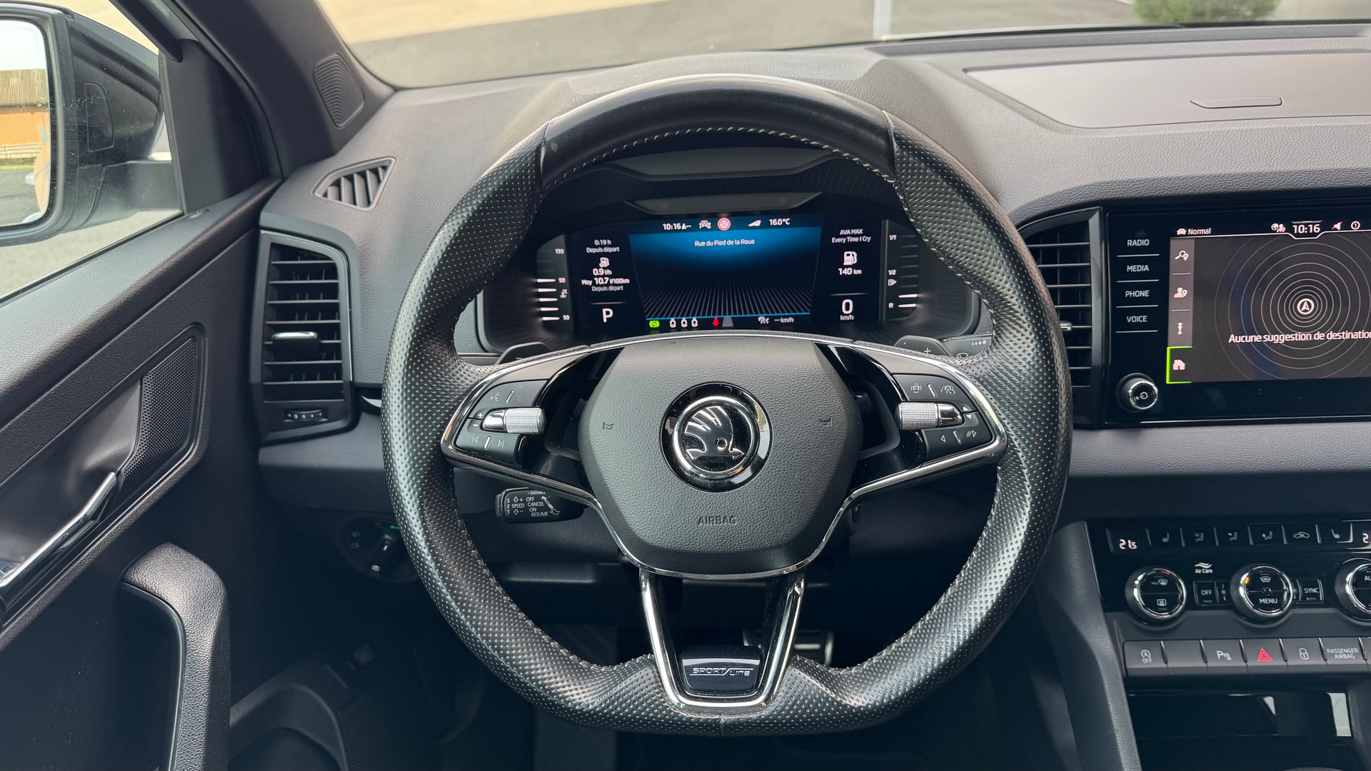 SKODA Karoq 2.0 TSI SportLine 4x4 DSG-image-18