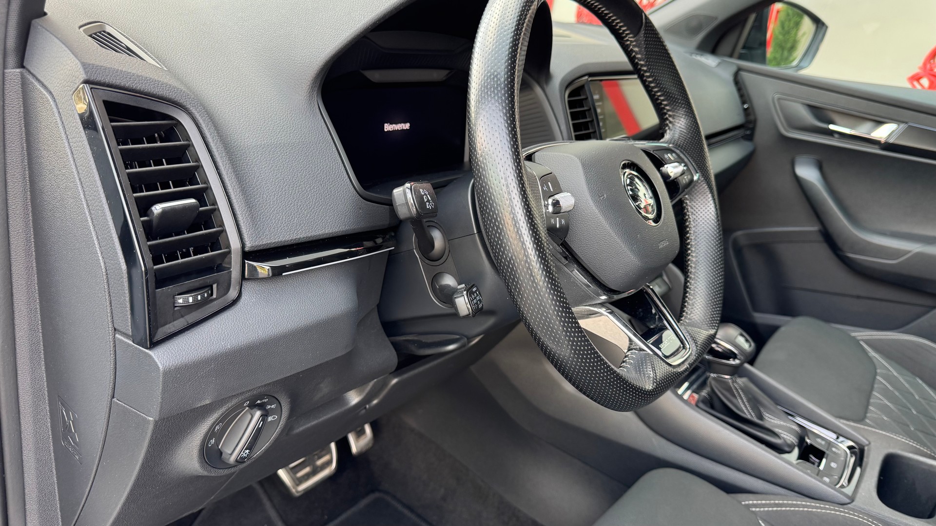 SKODA Karoq 2.0 TSI SportLine 4x4 DSG-image-10