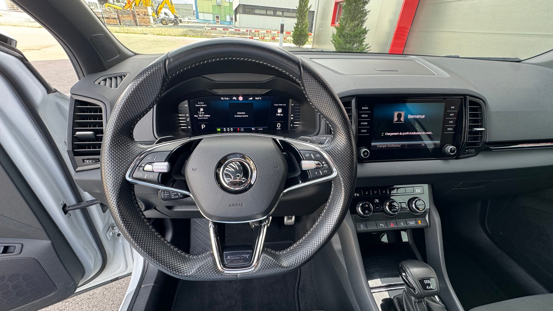 SKODA Karoq 2.0 TSI SportLine 4x4 DSG-image-11