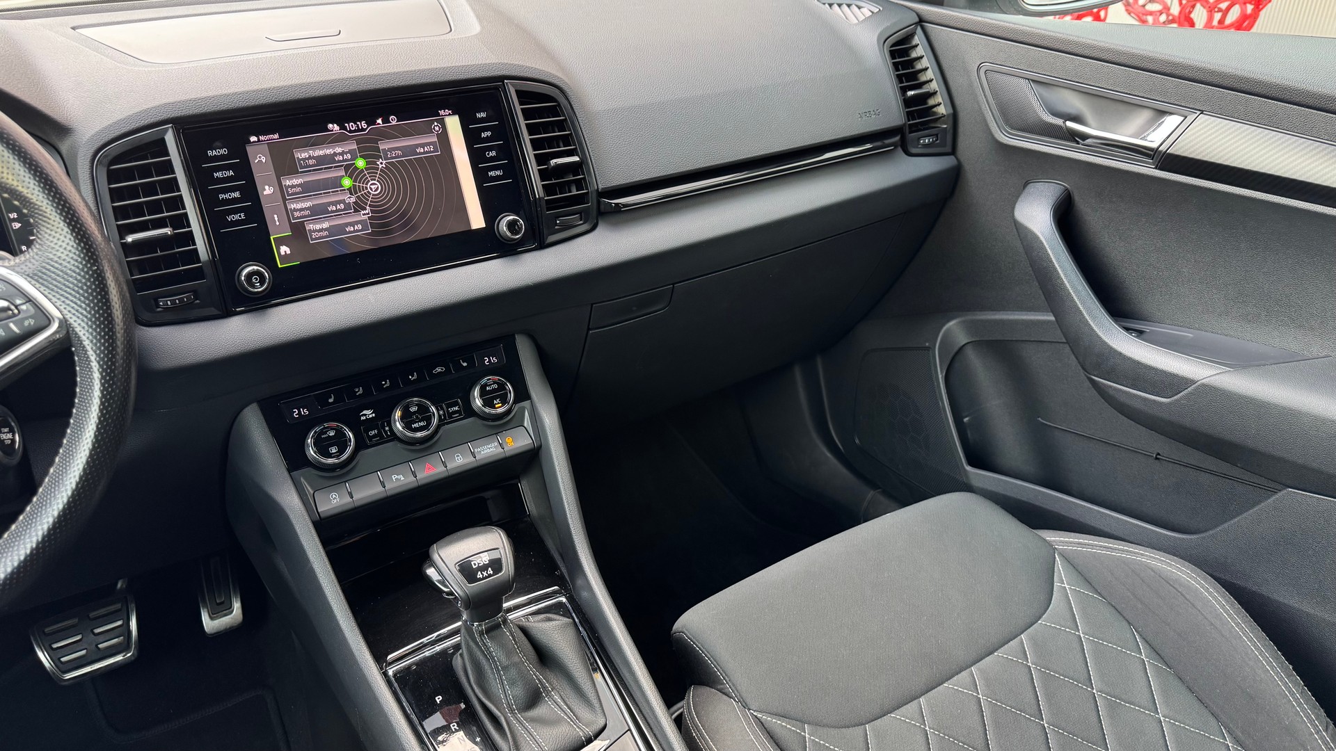 SKODA Karoq 2.0 TSI SportLine 4x4 DSG-image-14