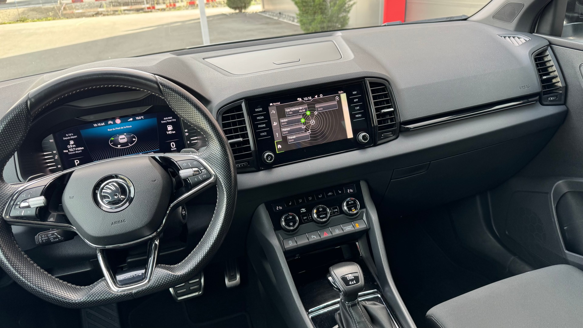 SKODA Karoq 2.0 TSI SportLine 4x4 DSG-image-12