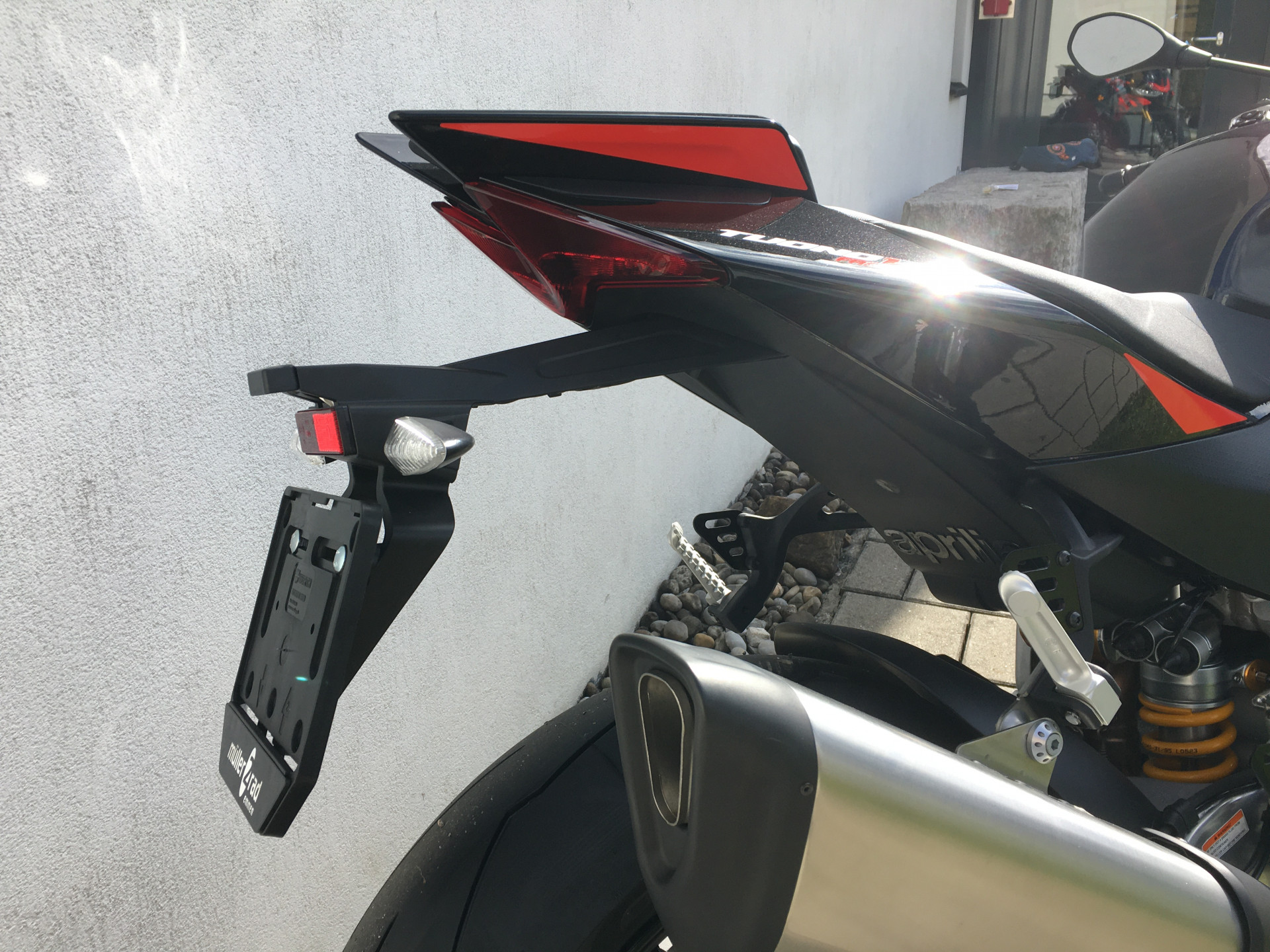 APRILIA Tuono V4 1100-showroom-element-1