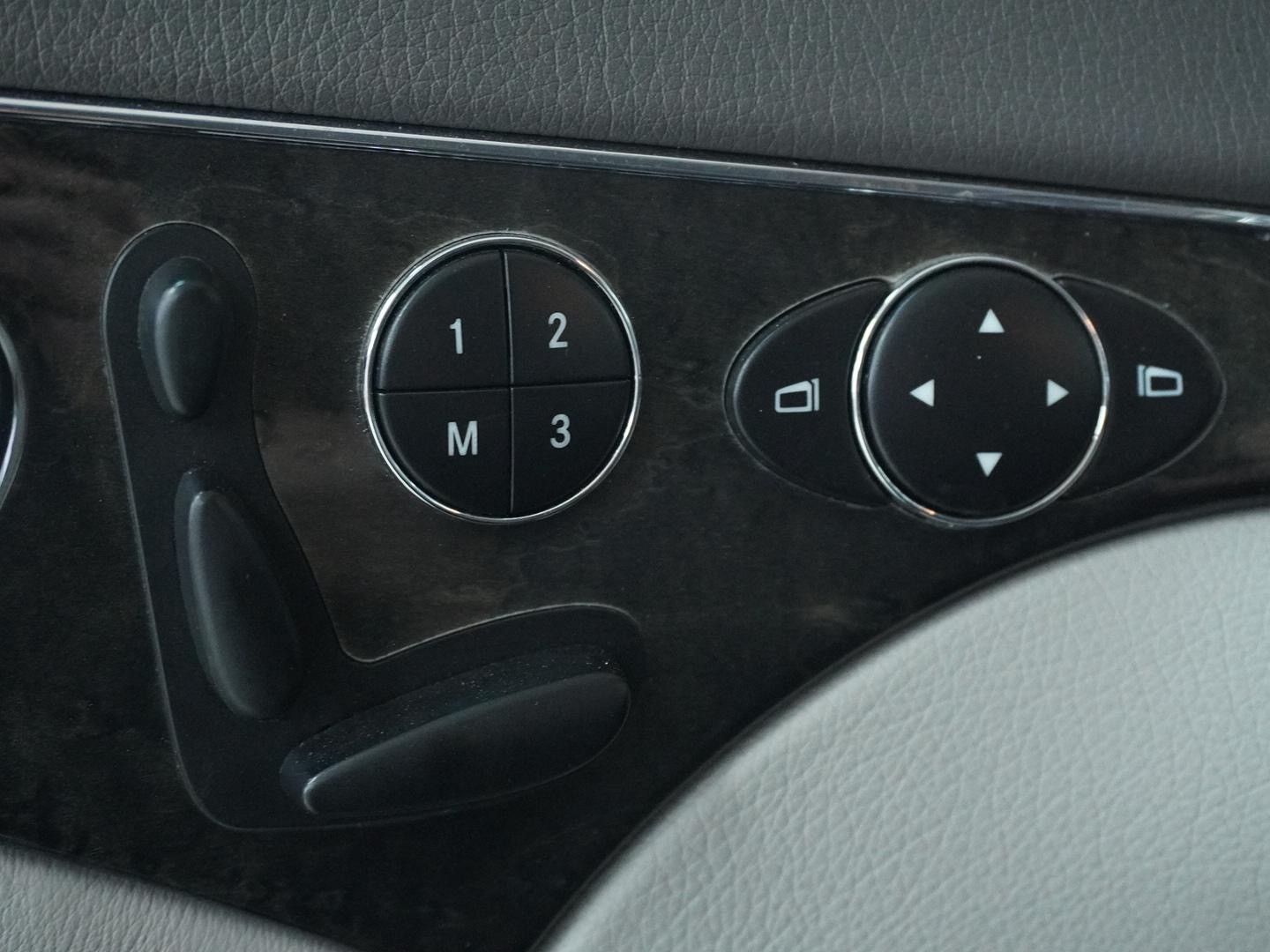 MERCEDES-BENZ E 320 Avantgarde 4Matic Automatic-image-6