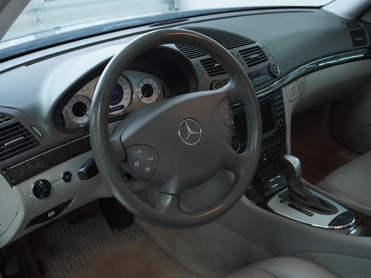 MERCEDES-BENZ E 320 Avantgarde 4Matic Automatic-image-2