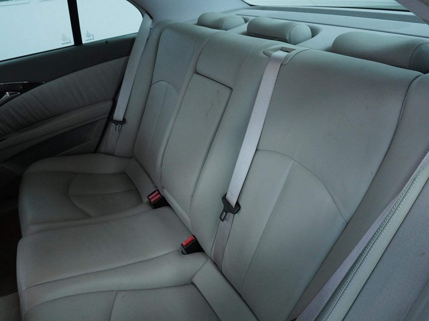 MERCEDES-BENZ E 320 Avantgarde 4Matic Automatic-image-4