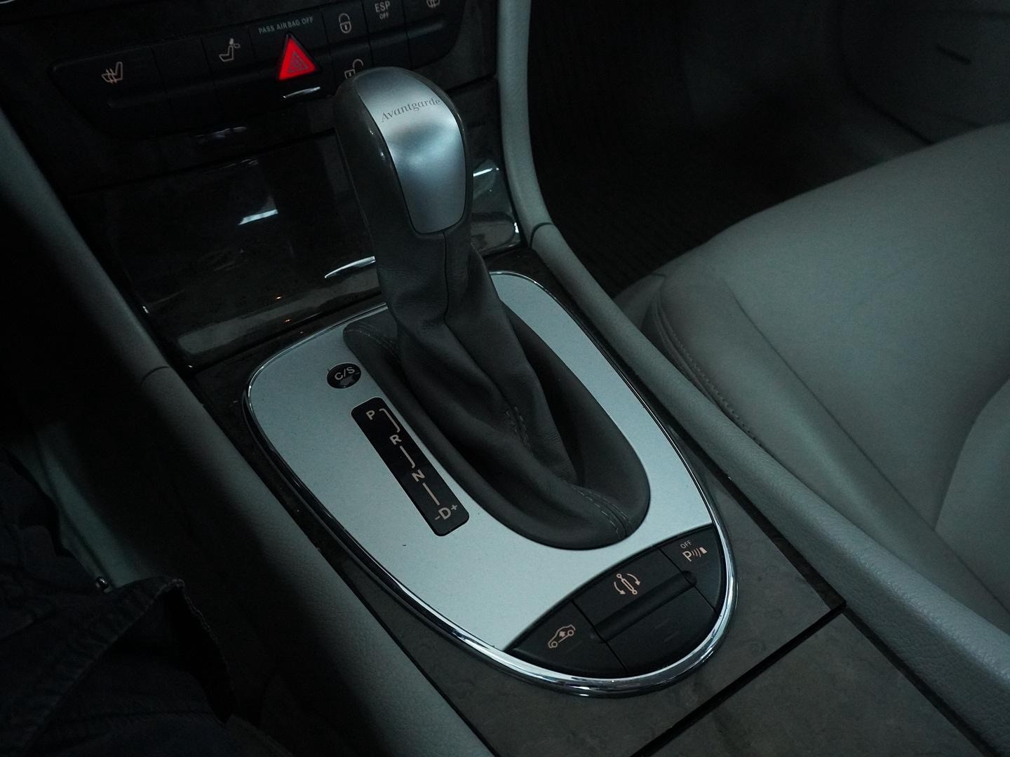 MERCEDES-BENZ E 320 Avantgarde 4Matic Automatic-image-7