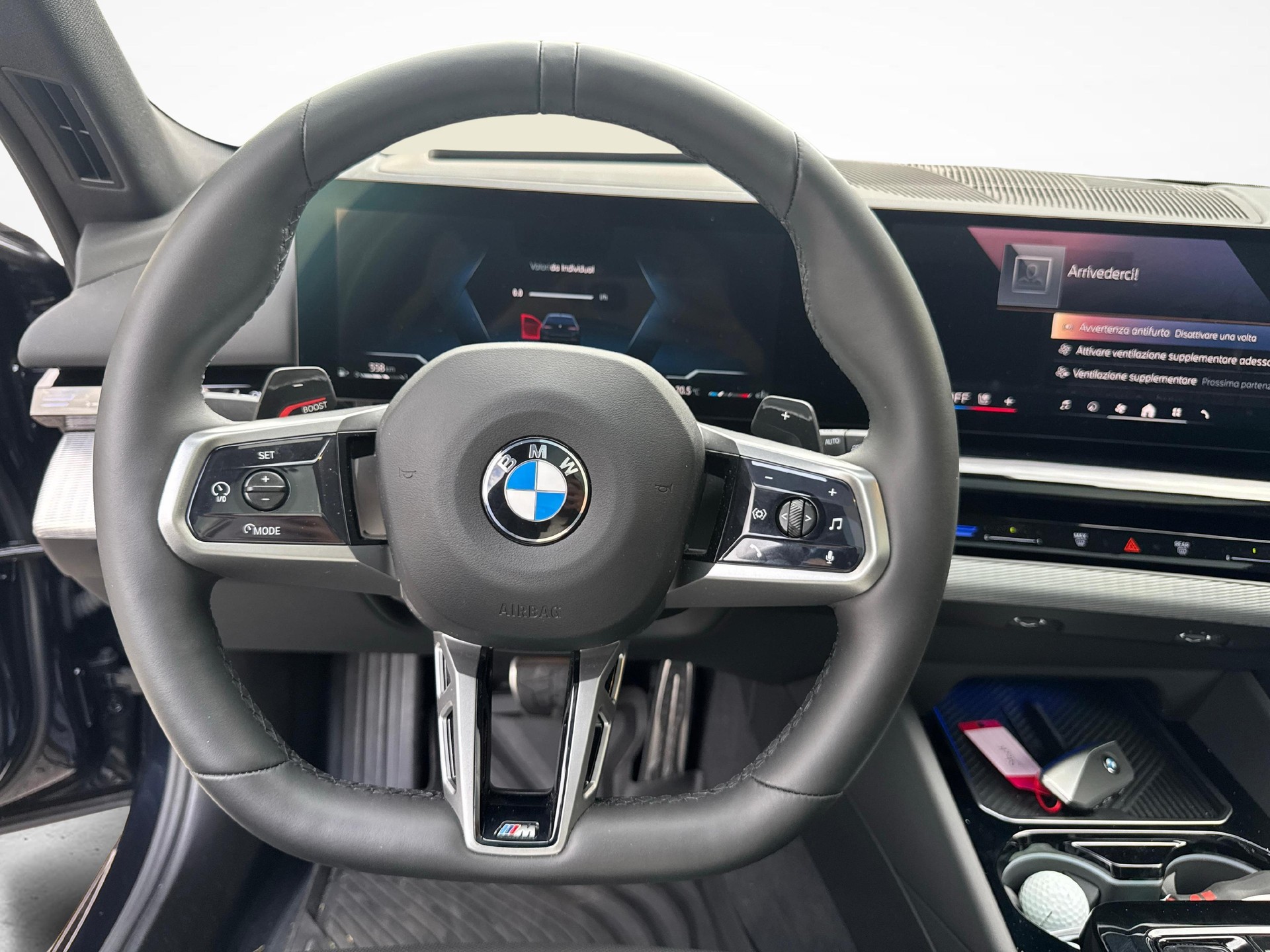 BMW 520d xDrive Touring-image-13