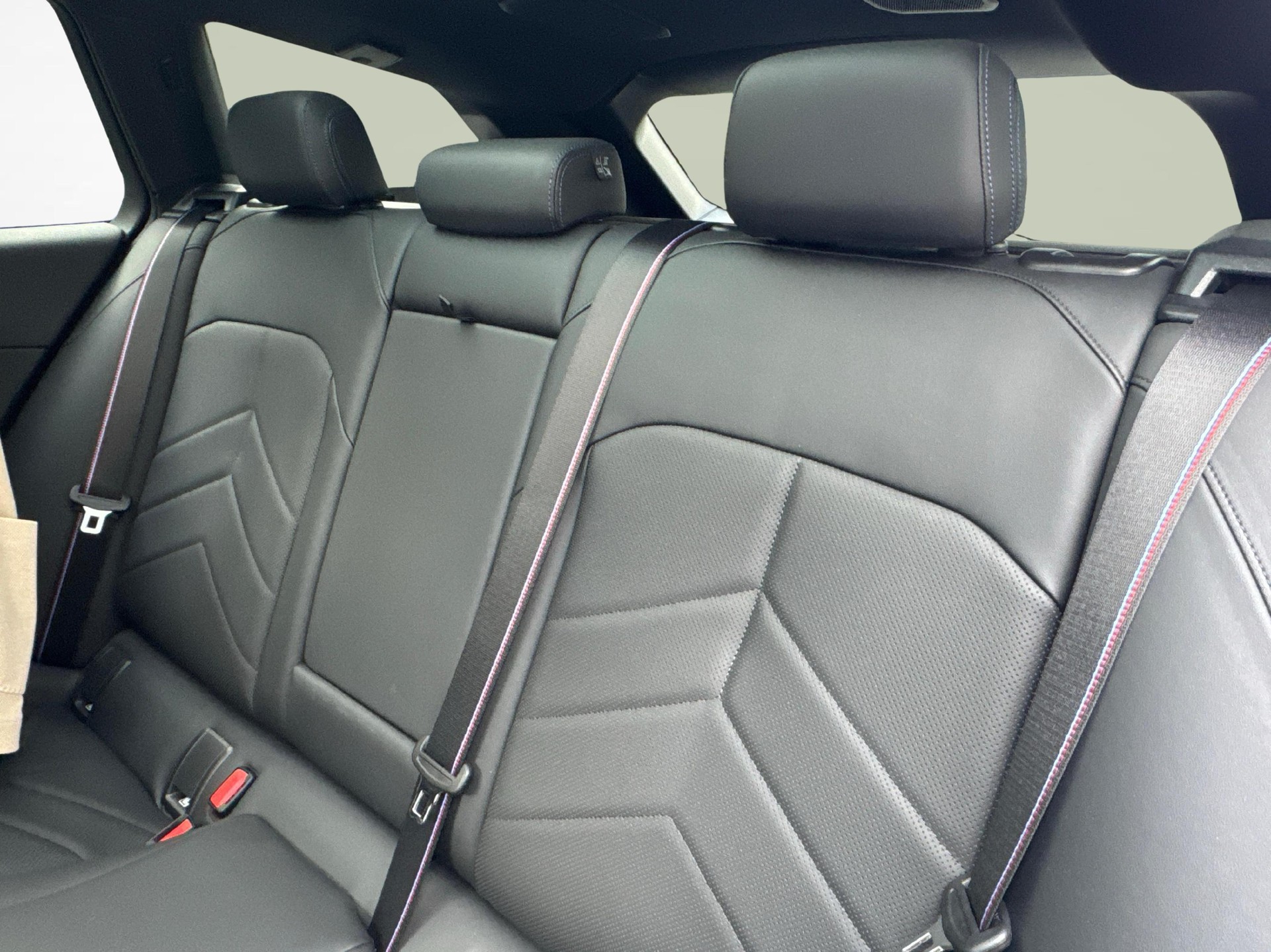 BMW 520d xDrive Touring-image-18