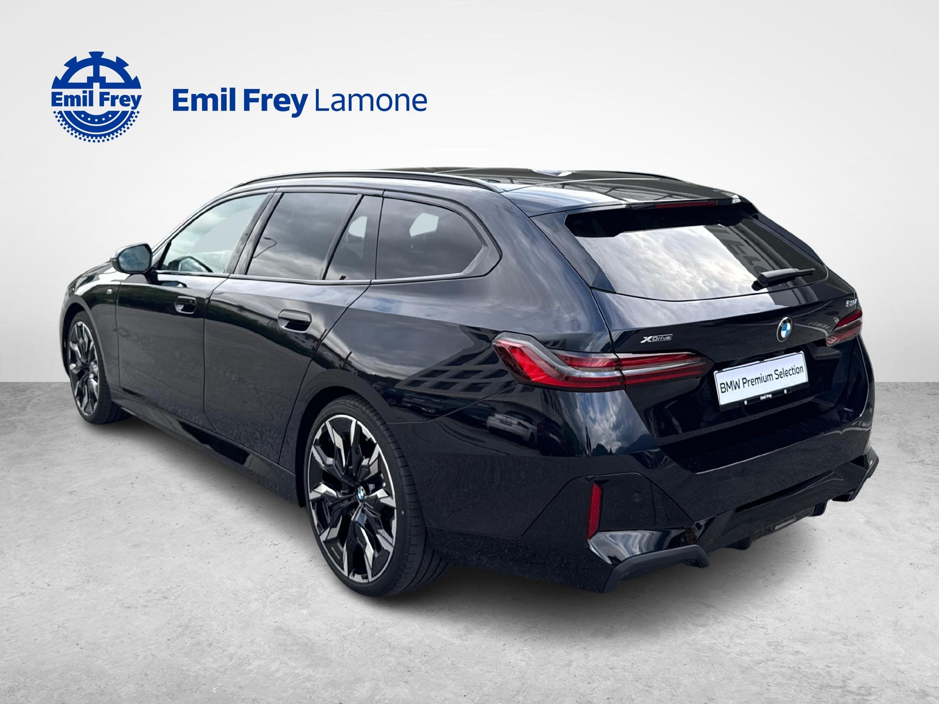 BMW 520d xDrive Touring-image-2