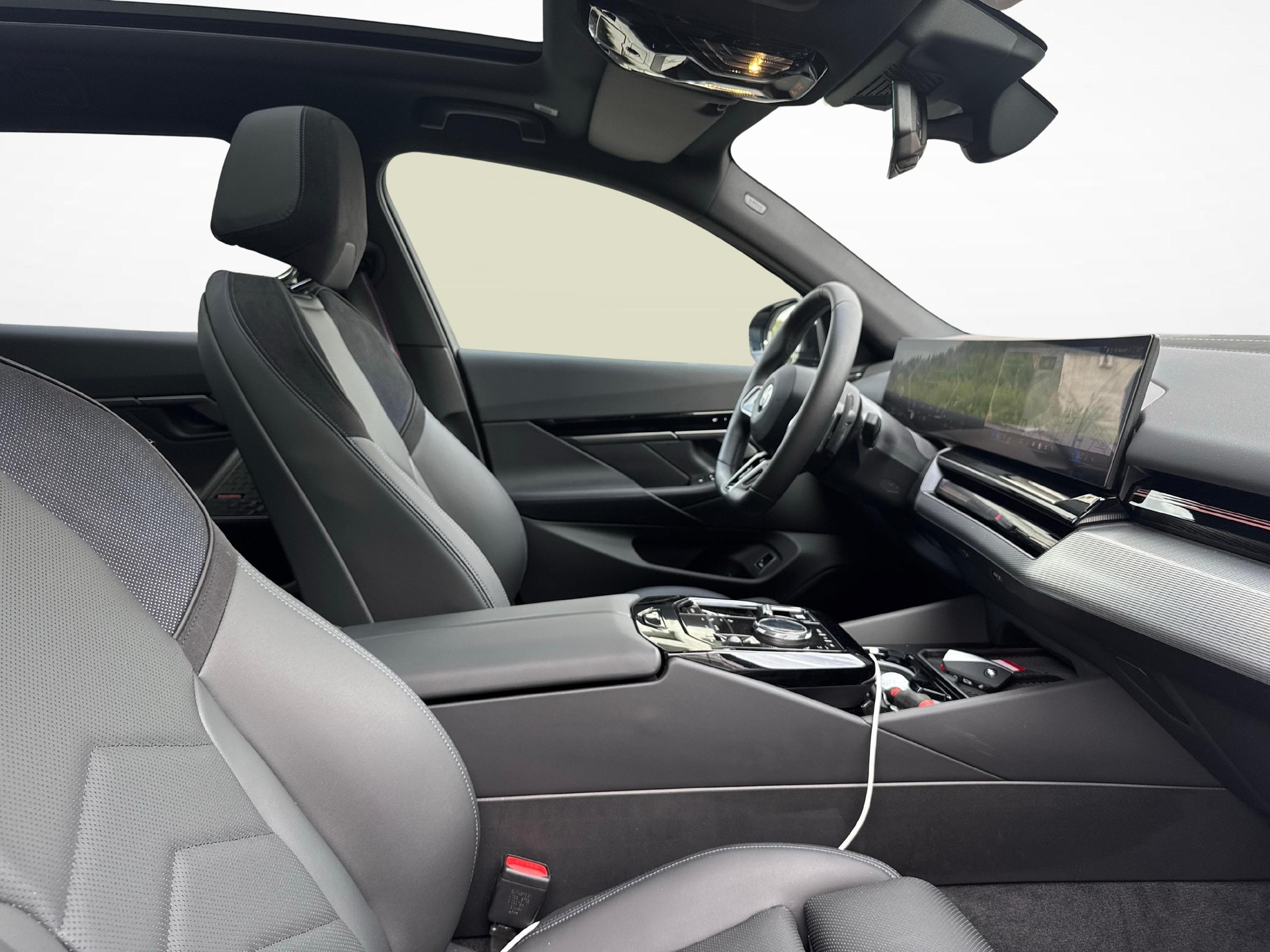 BMW 520d xDrive Touring-image-17