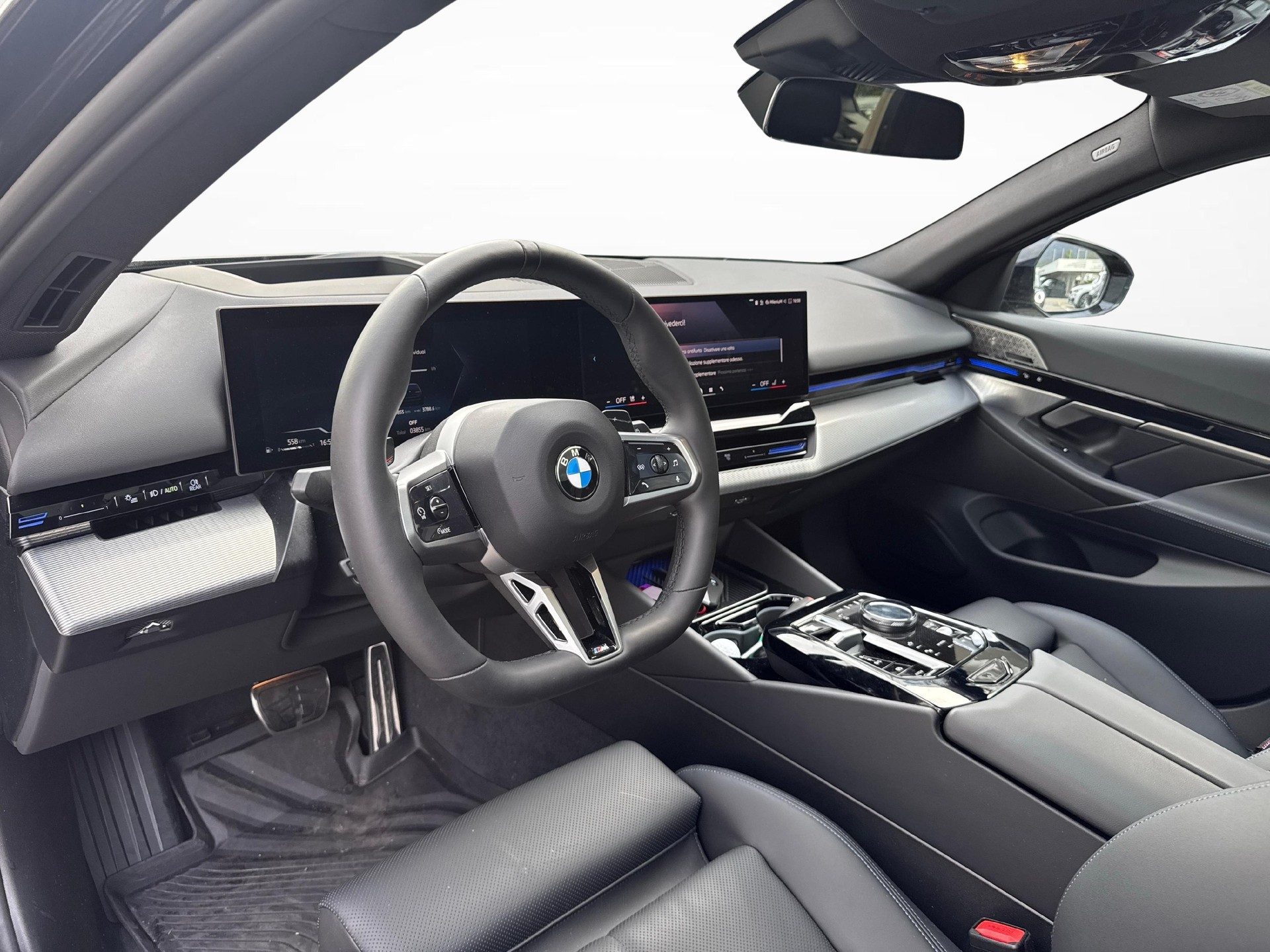 BMW 520d xDrive Touring-image-10